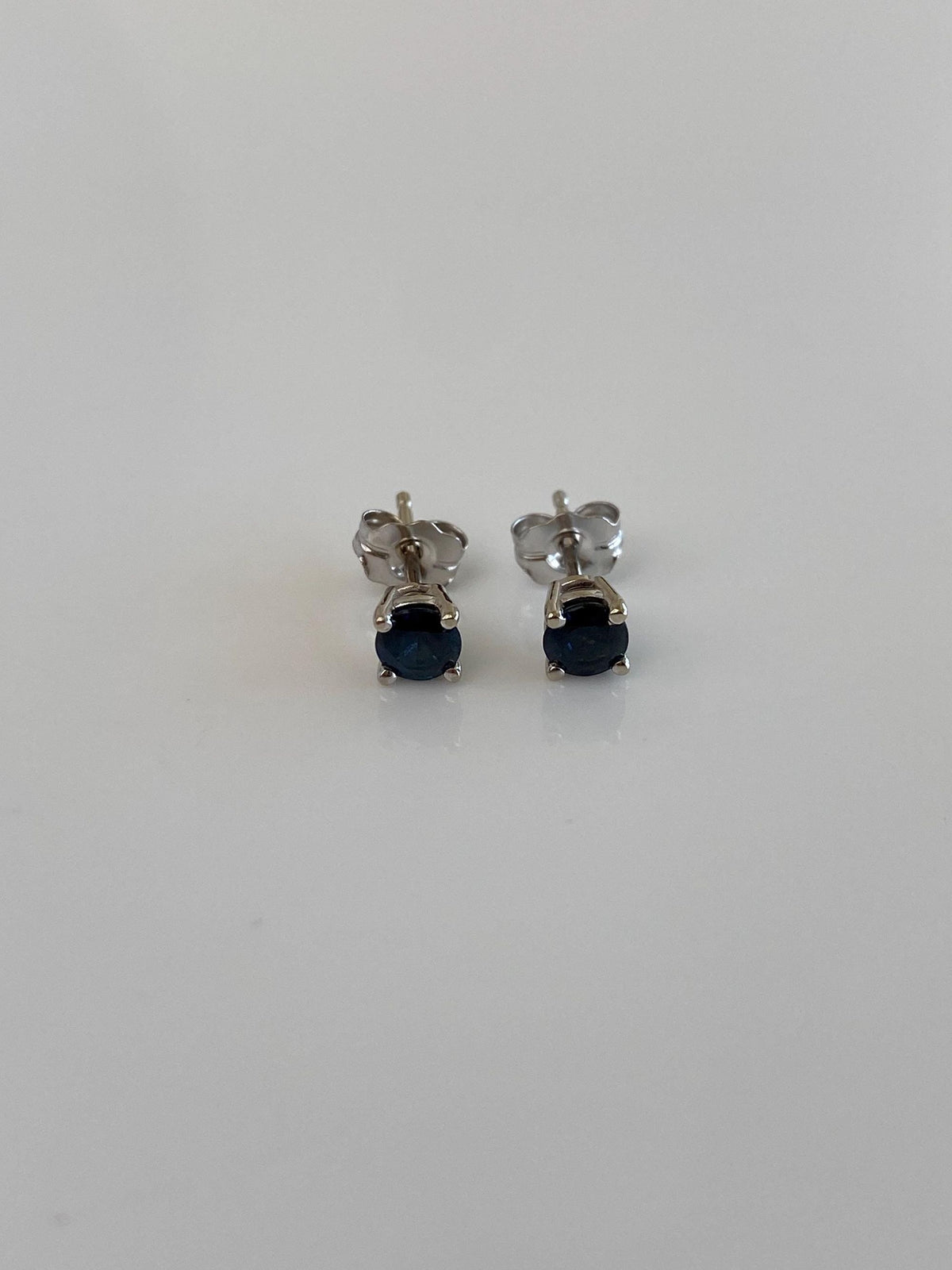 Vintage Solid 14k White Gold Blue Spinel Stud Earrings