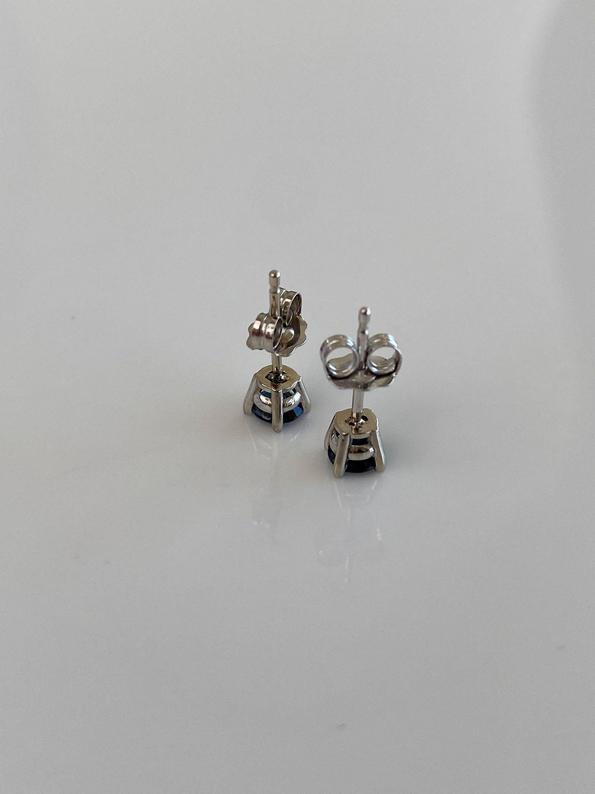 Vintage Solid 14k White Gold Blue Spinel Stud Earrings
