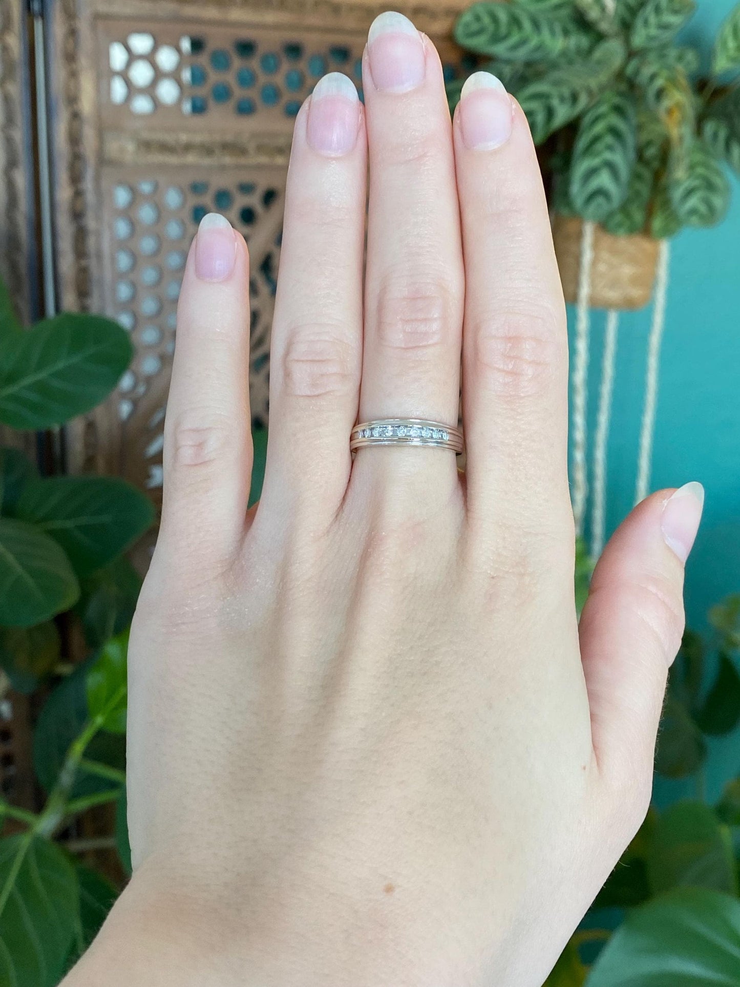 Vintage Solid 14k White Gold Diamond Ring Band - Size 6.5