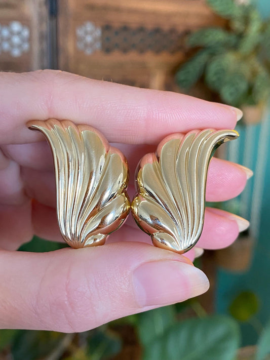 Vintage 14k Yellow Gold Scalloped Twist Design Stud Earrings