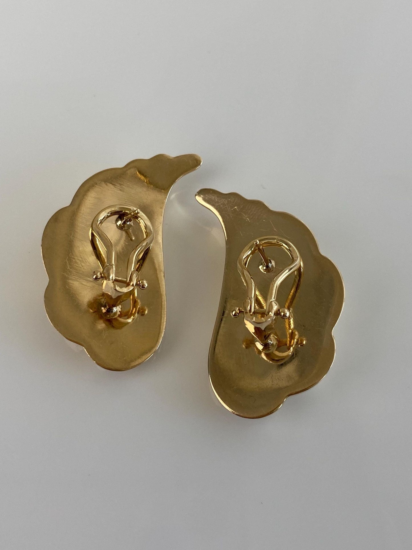 Vintage 14k Yellow Gold Scalloped Twist Design Stud Earrings