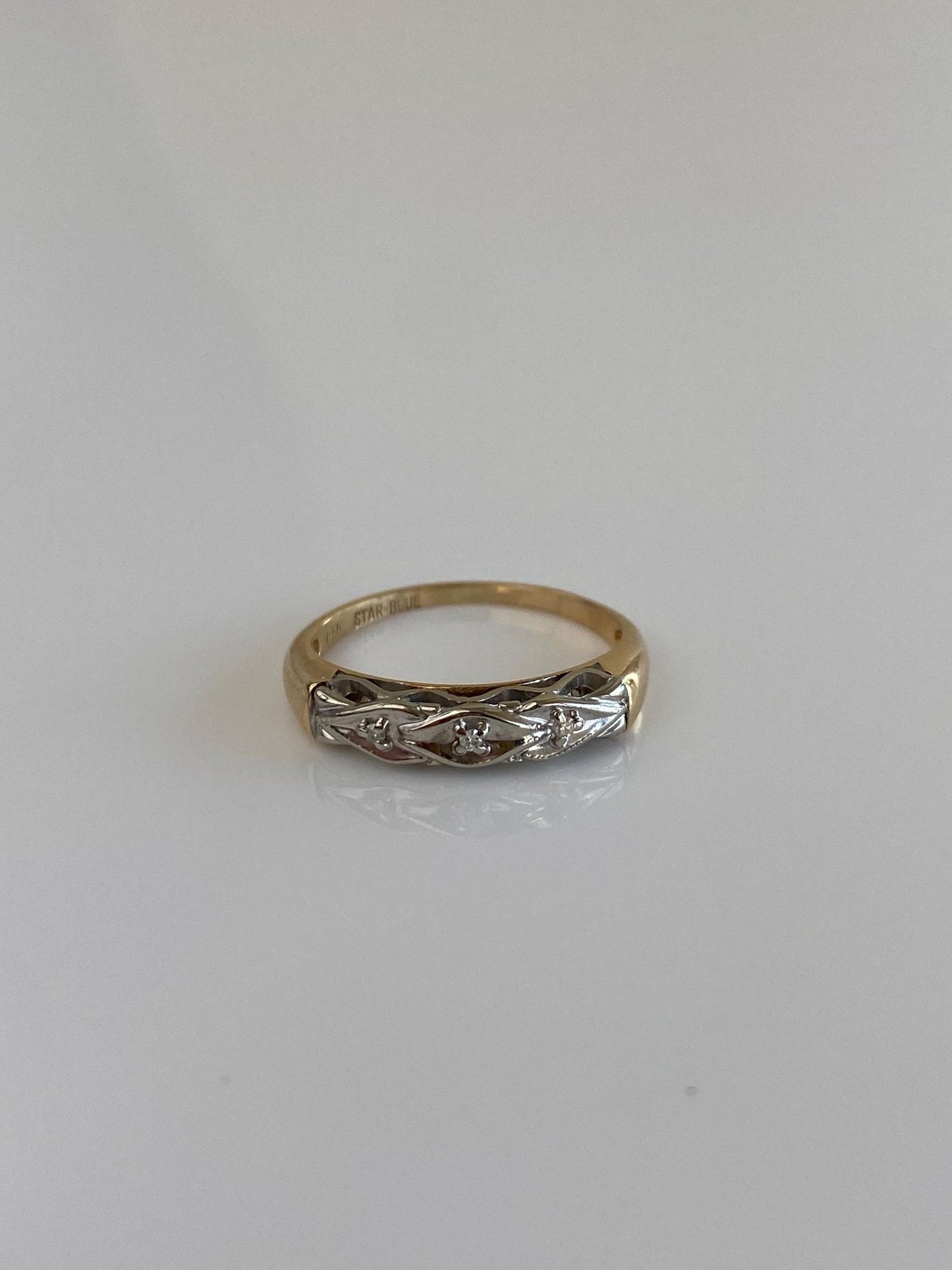 Vintage Solid 14k White & Yellow Gold Diamond Designed Ring - Size 5
