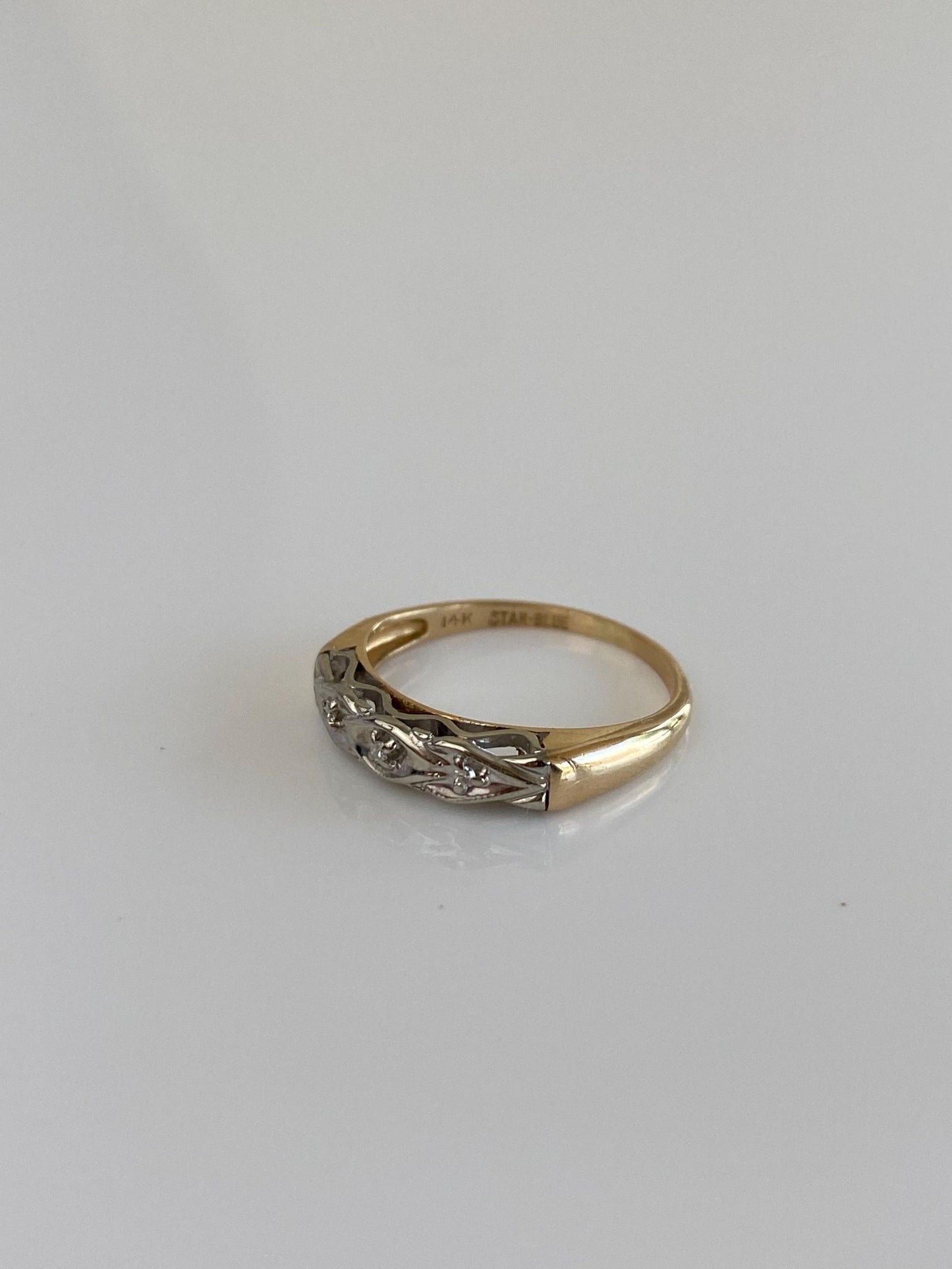Vintage Solid 14k White & Yellow Gold Diamond Designed Ring - Size 5