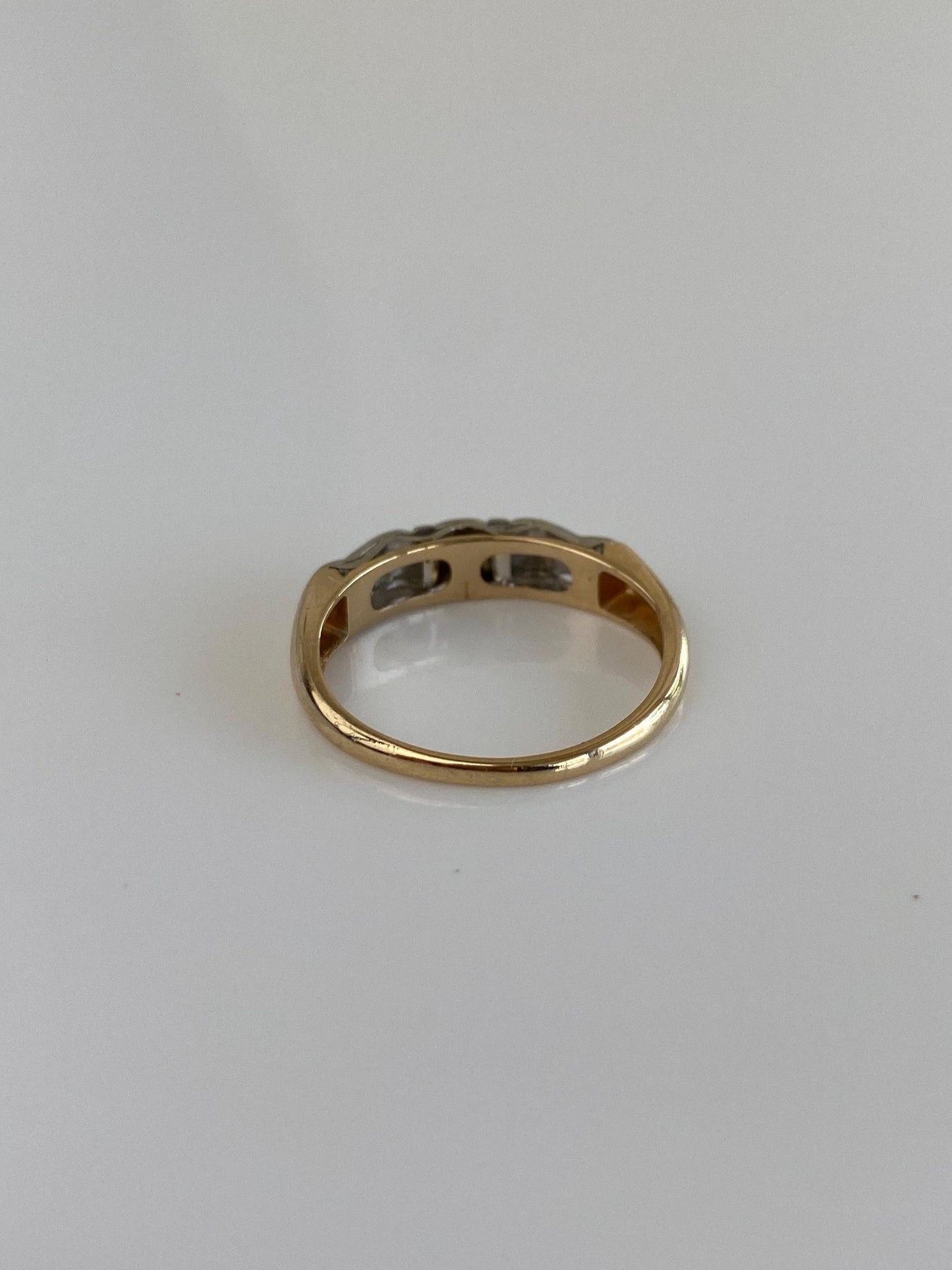 Vintage Solid 14k White & Yellow Gold Diamond Designed Ring - Size 5