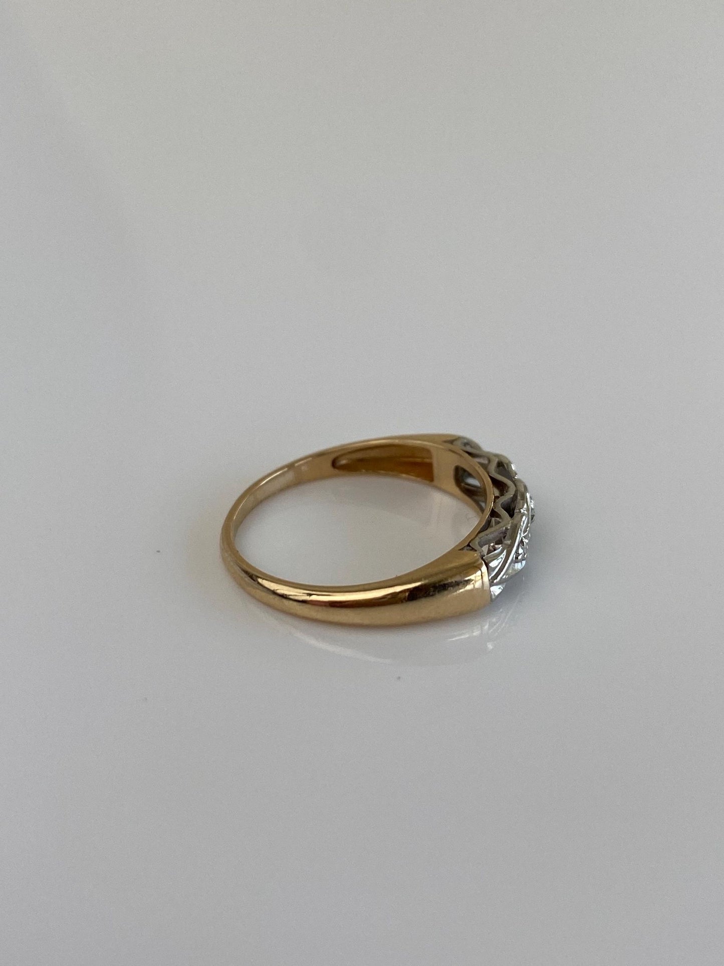 Vintage Solid 14k White & Yellow Gold Diamond Designed Ring - Size 5