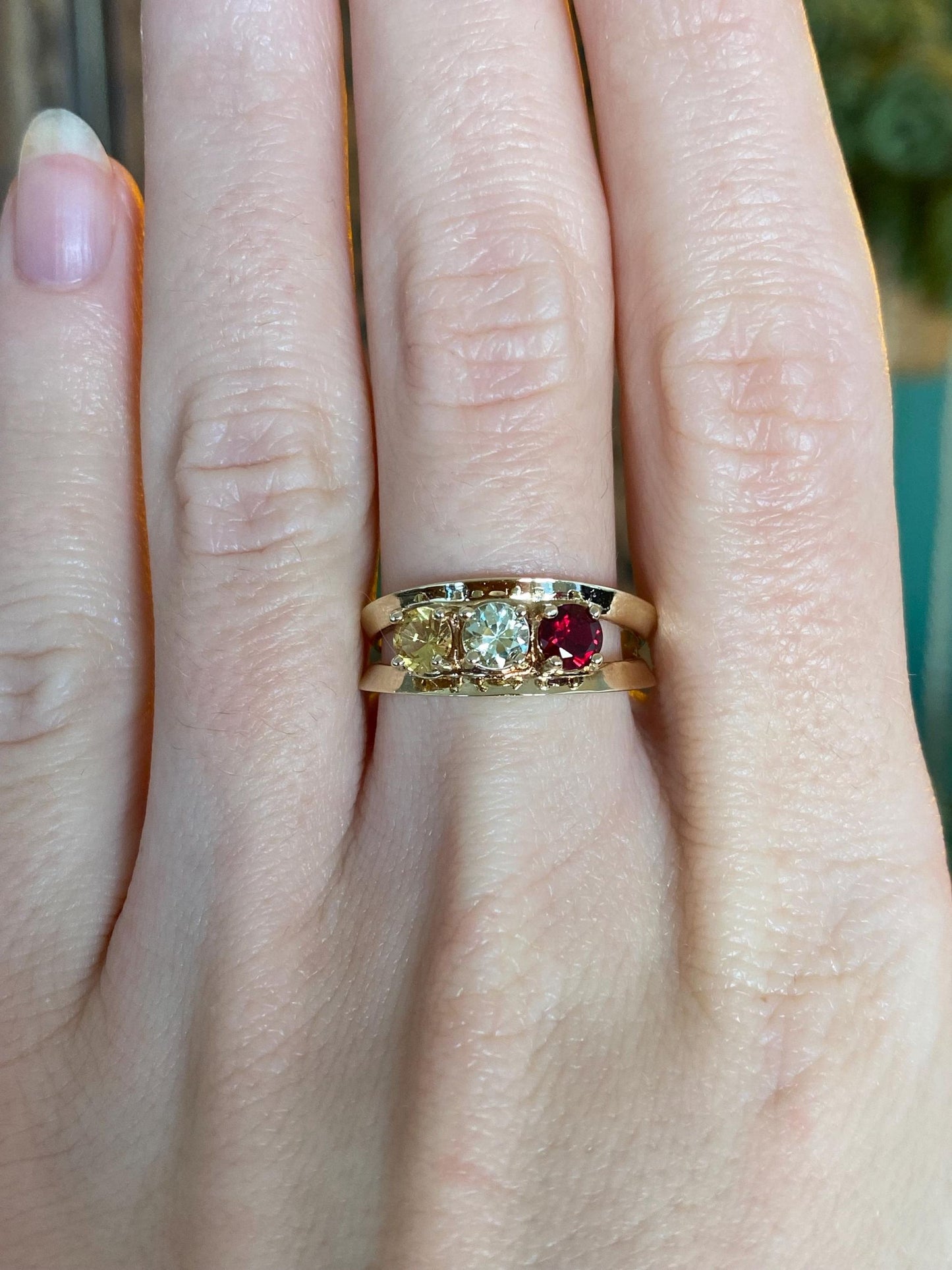 Vintage Solid 10k Yellow Gold Clear Quartz Red & Yellow Sapphire Row Ring Band - Size 8