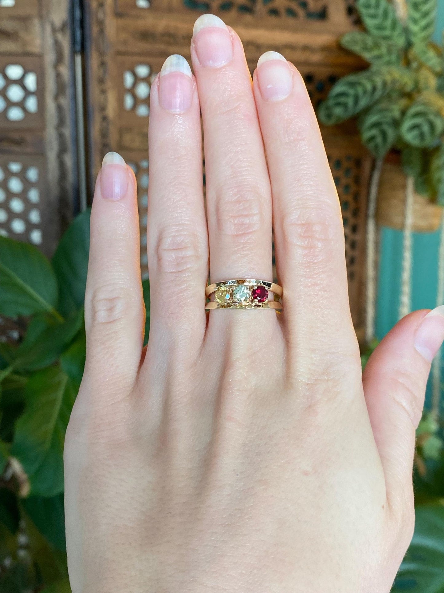 Vintage Solid 10k Yellow Gold Clear Quartz Red & Yellow Sapphire Row Ring Band - Size 8