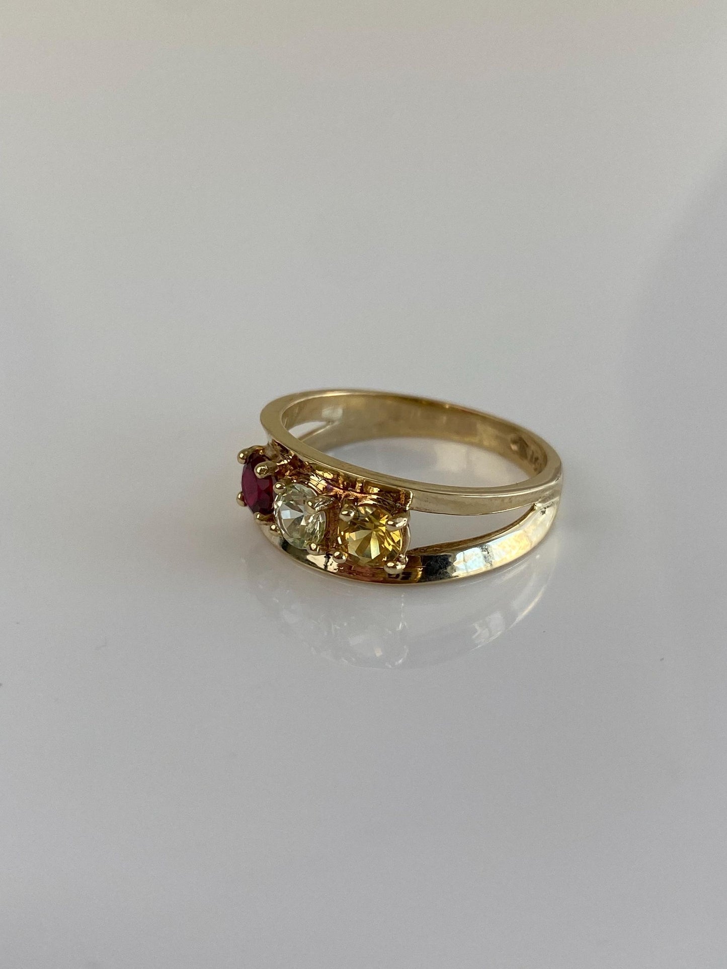 Vintage Solid 10k Yellow Gold Clear Quartz Red & Yellow Sapphire Row Ring Band - Size 8