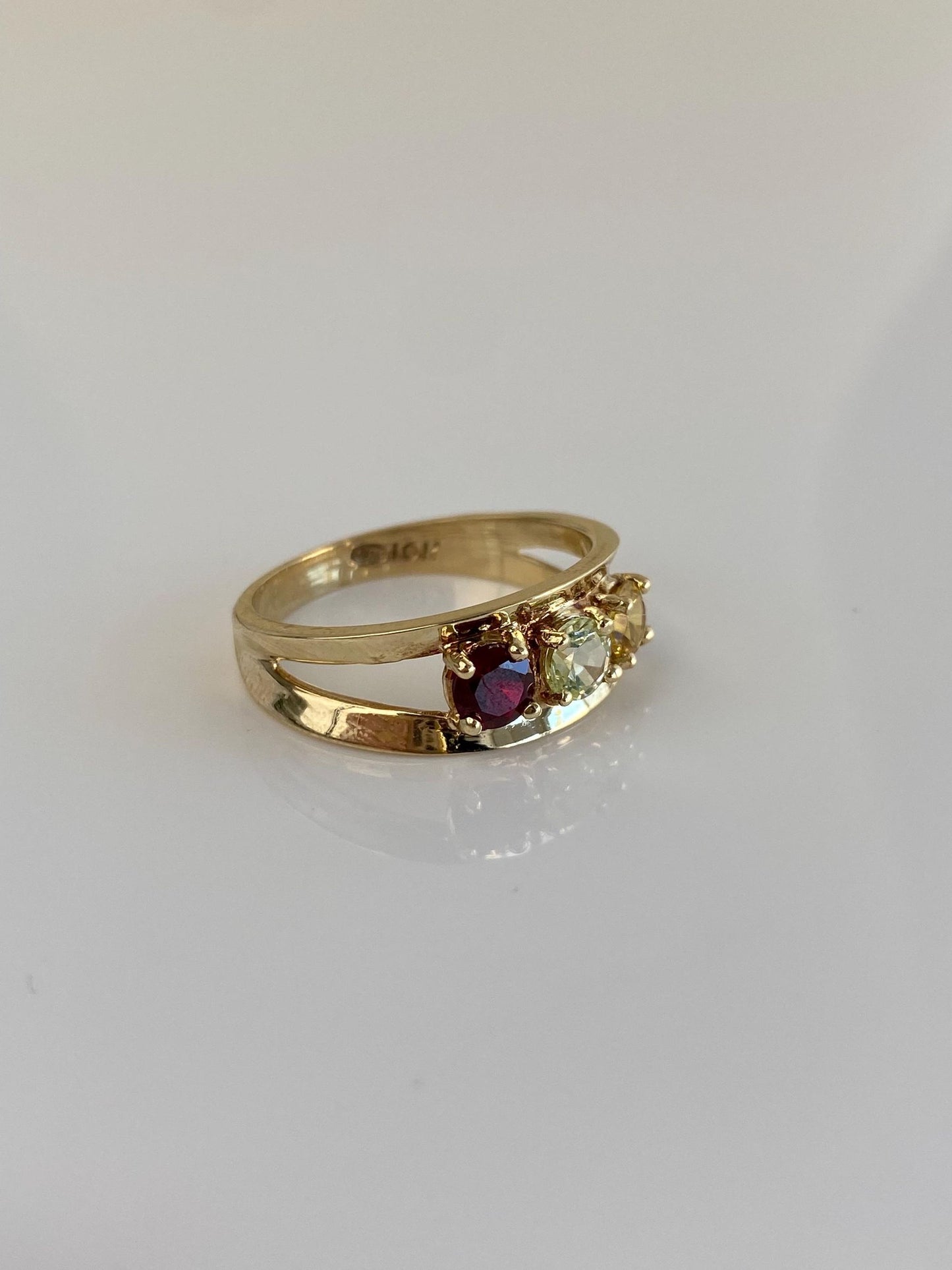 Vintage Solid 10k Yellow Gold Clear Quartz Red & Yellow Sapphire Row Ring Band - Size 8