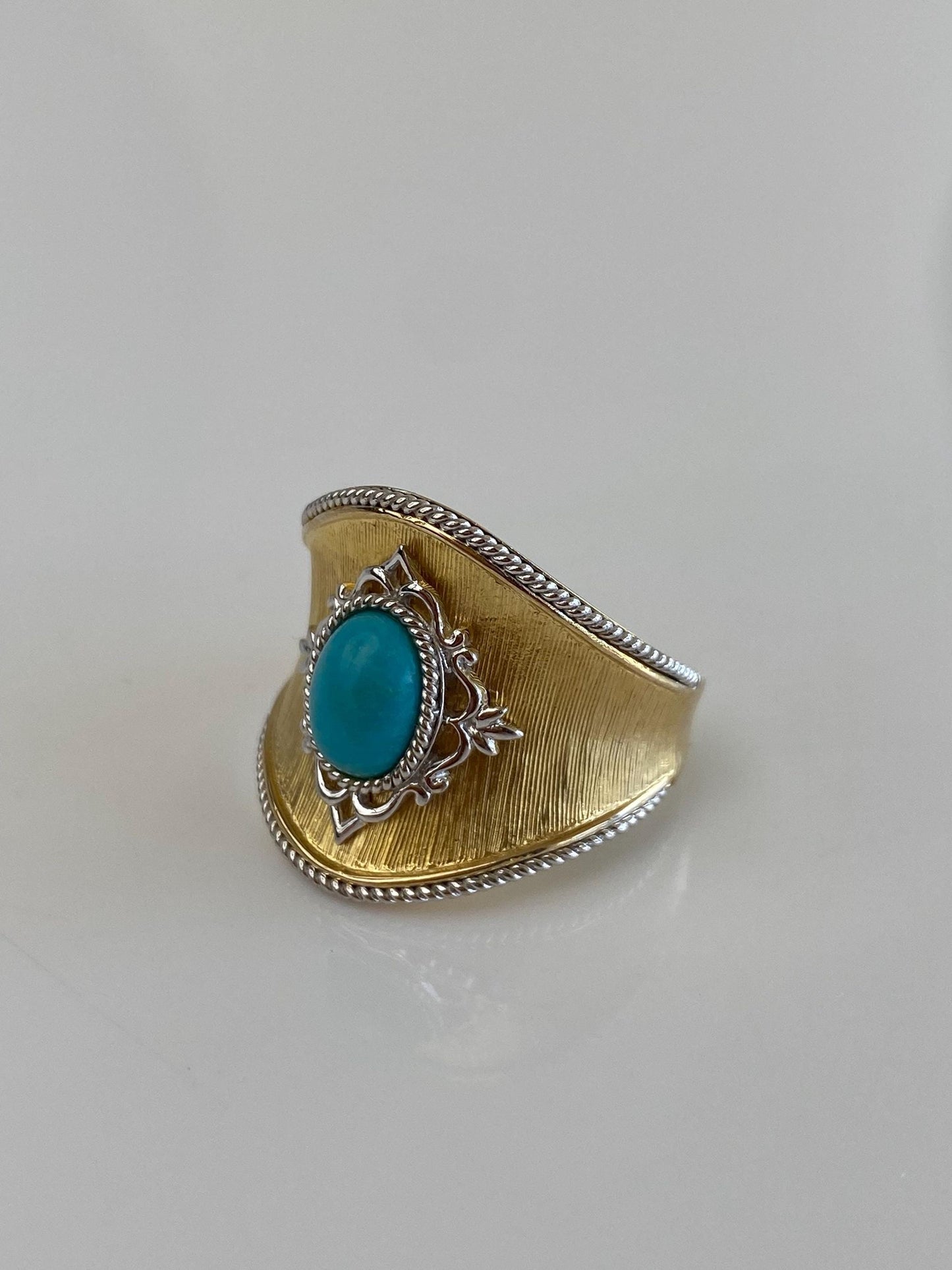 Vintage Solid 14k White & Yellow Gold Turquoise Cabochon Saddle Ring - Size 7.75