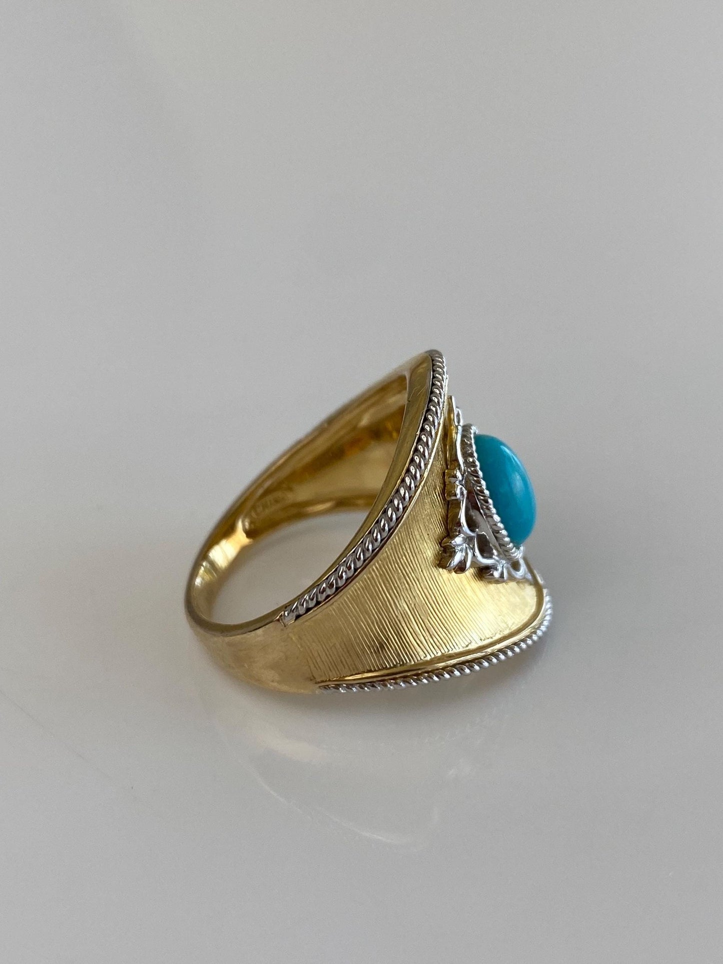 Vintage Solid 14k White & Yellow Gold Turquoise Cabochon Saddle Ring - Size 7.75