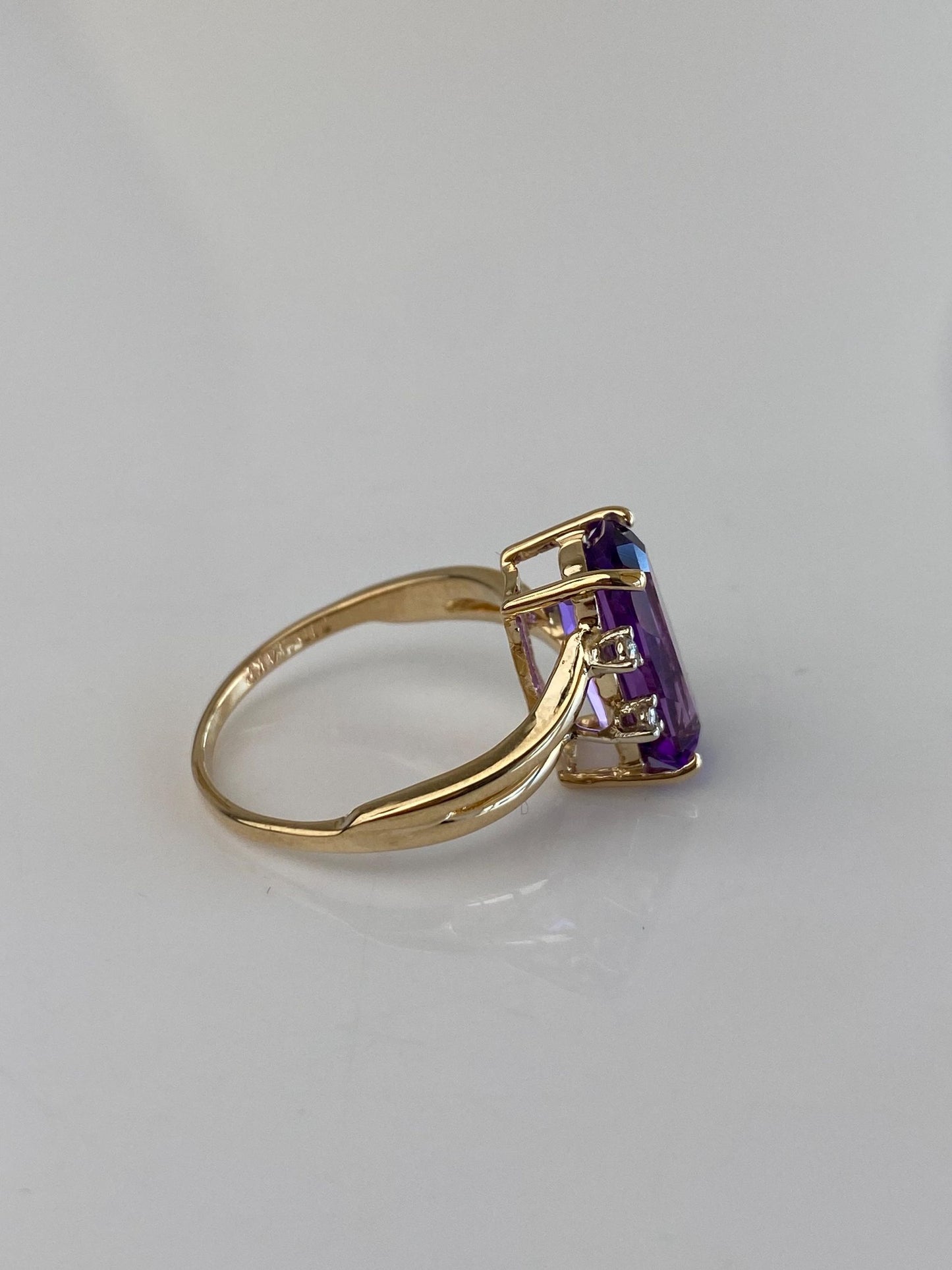Vintage Solid 14k Yellow Gold Amethyst Diamond Ring - Size 7.25