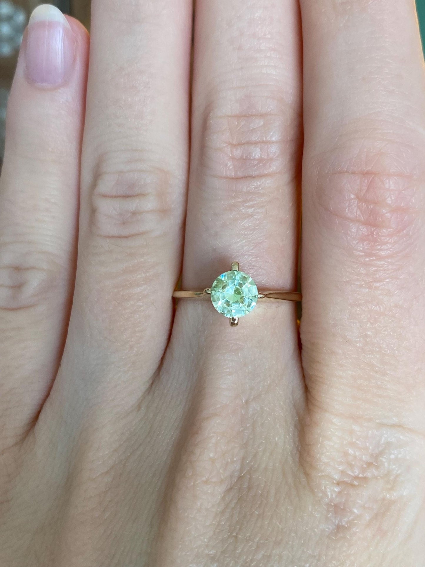 Vintage Solid 10k Yellow Gold Light Green Spinel Ring - Size 7
