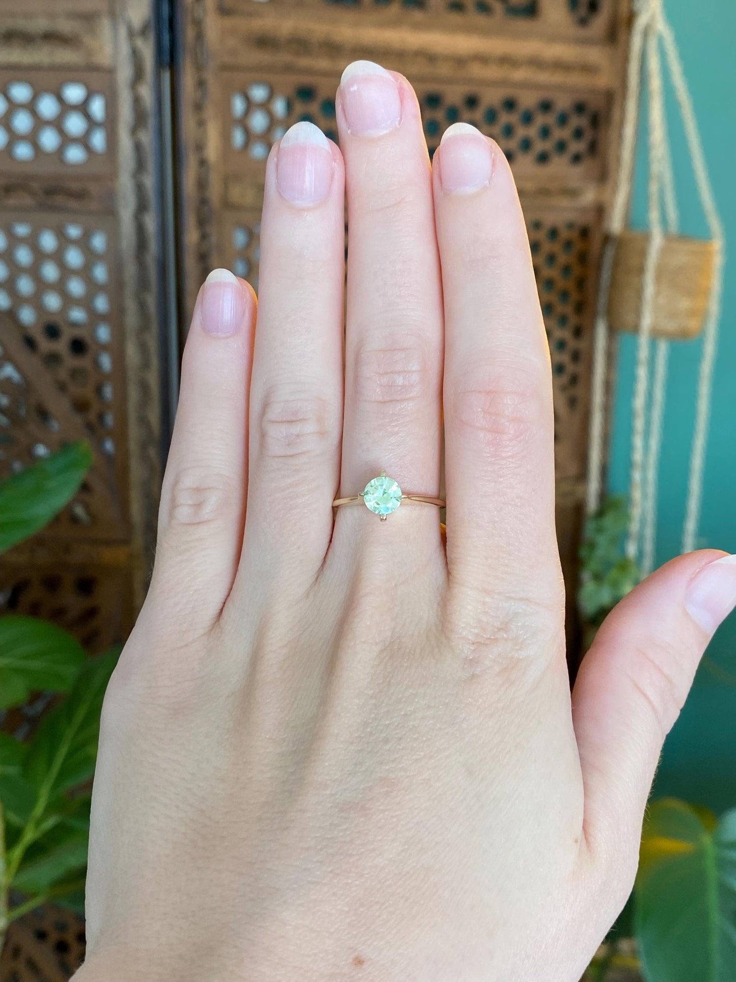 Vintage Solid 10k Yellow Gold Light Green Spinel Ring - Size 7