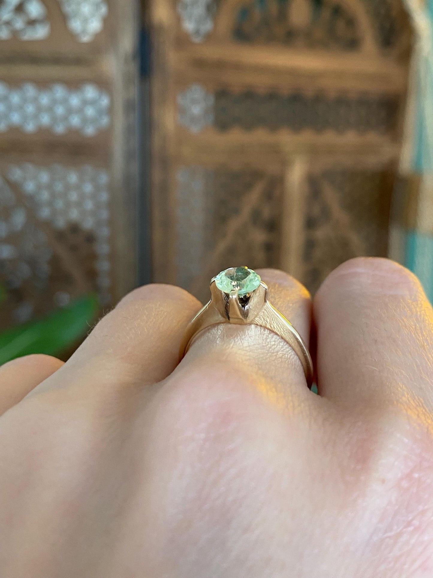 Vintage Solid 10k Yellow Gold Light Green Spinel Ring - Size 7