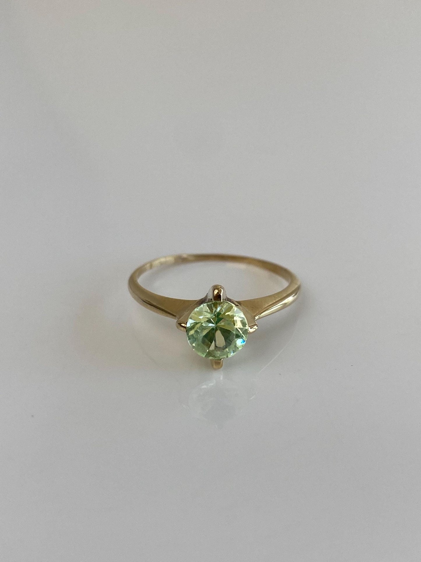 Vintage Solid 10k Yellow Gold Light Green Spinel Ring - Size 7