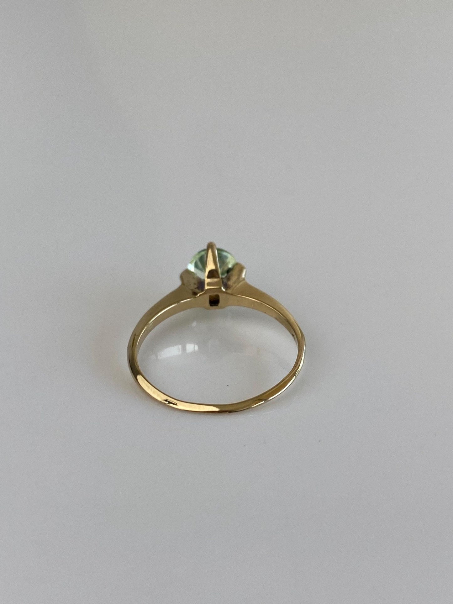 Vintage Solid 10k Yellow Gold Light Green Spinel Ring - Size 7