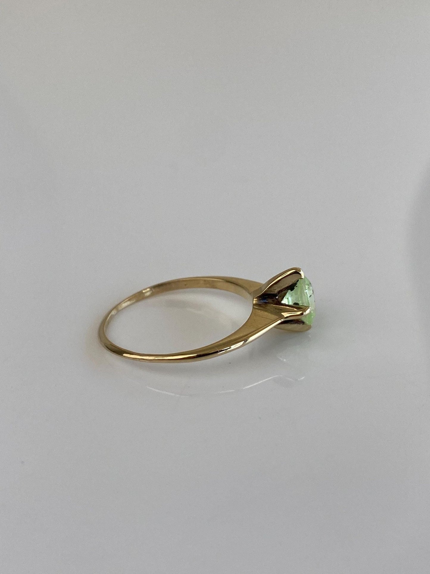 Vintage Solid 10k Yellow Gold Light Green Spinel Ring - Size 7