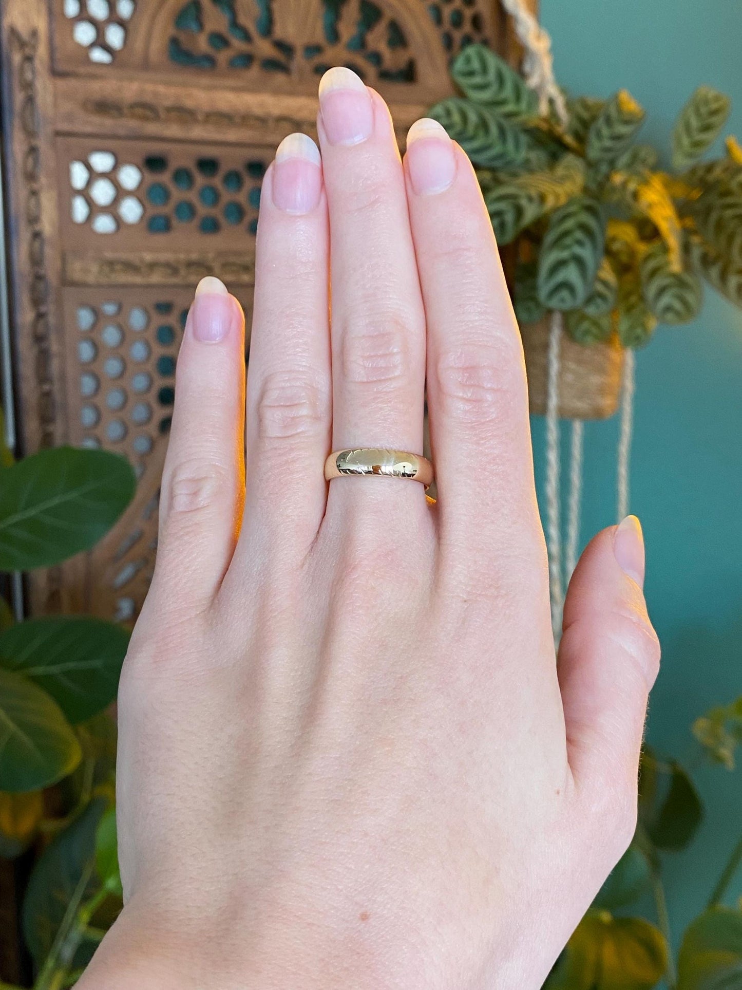 Vintage Solid 14k Yellow Gold Ring Band - Size 7.25