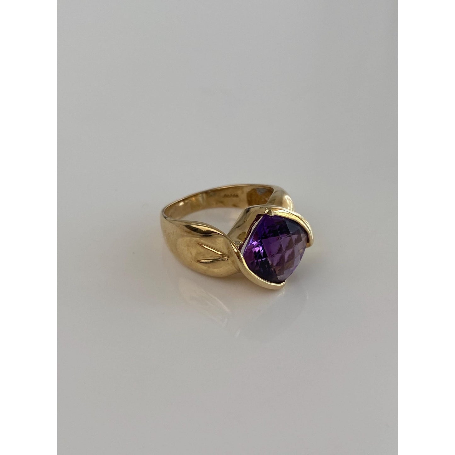 Vintage Solid 14k Yellow Gold Fancy Cut Amethyst Ring - Size 7