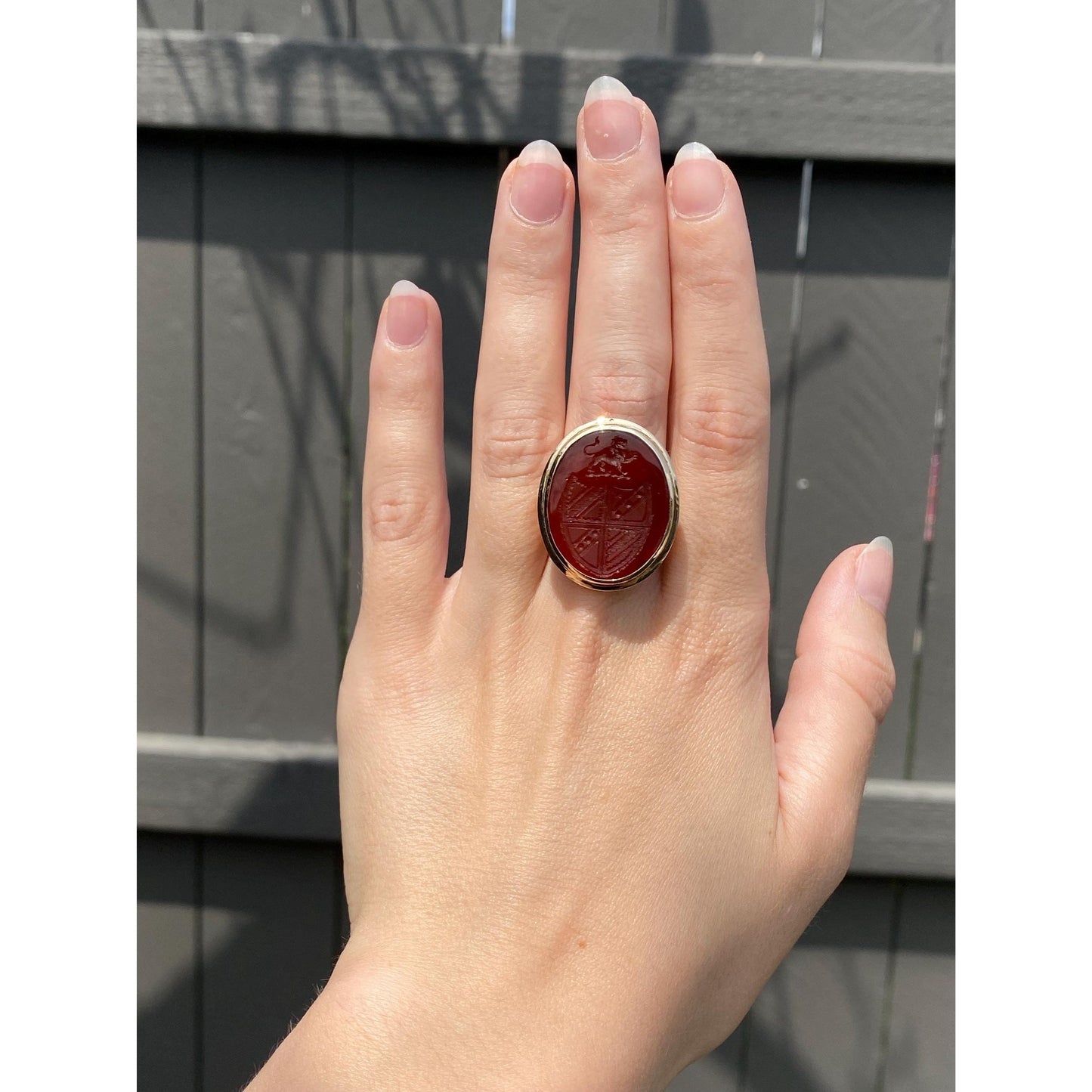 Vintage Solid 14k Yellow Gold Carnelian Carved Crest Lion Shield Ring - Size 5.5