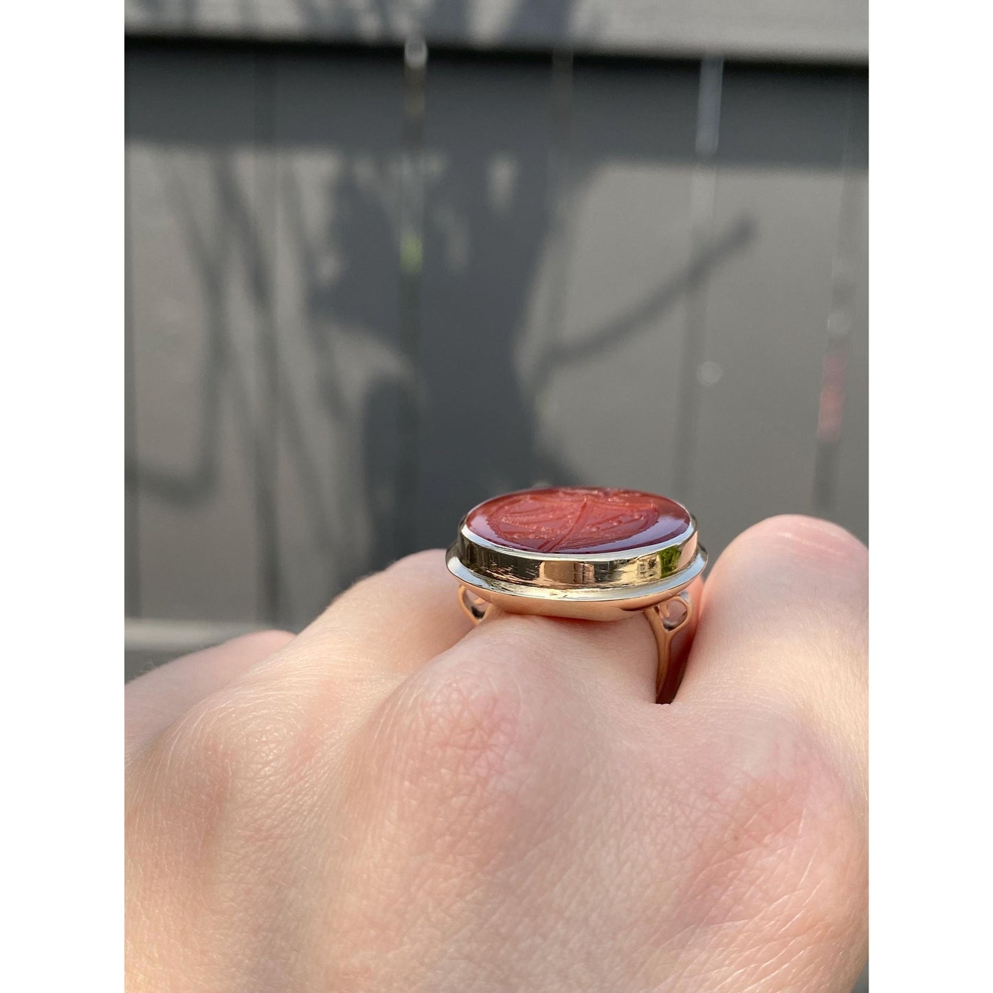 Vintage Solid 14k Yellow Gold Carnelian Carved Crest Lion Shield Ring - Size 5.5