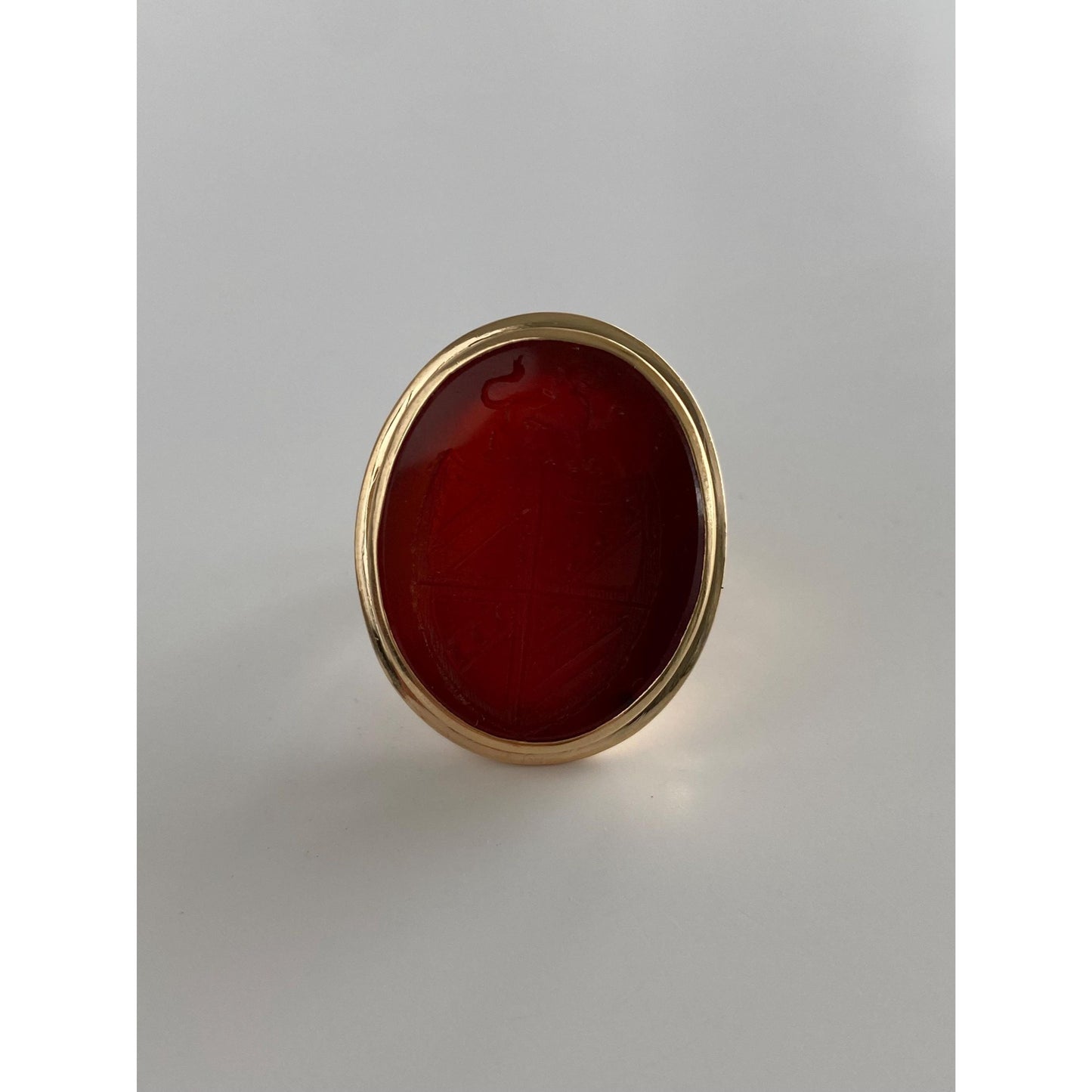 Vintage Solid 14k Yellow Gold Carnelian Carved Crest Lion Shield Ring - Size 5.5