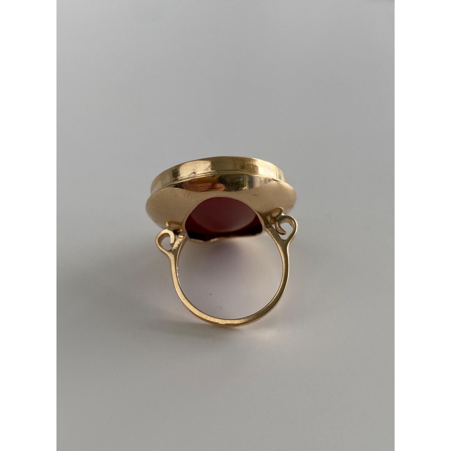 Vintage Solid 14k Yellow Gold Carnelian Carved Crest Lion Shield Ring - Size 5.5