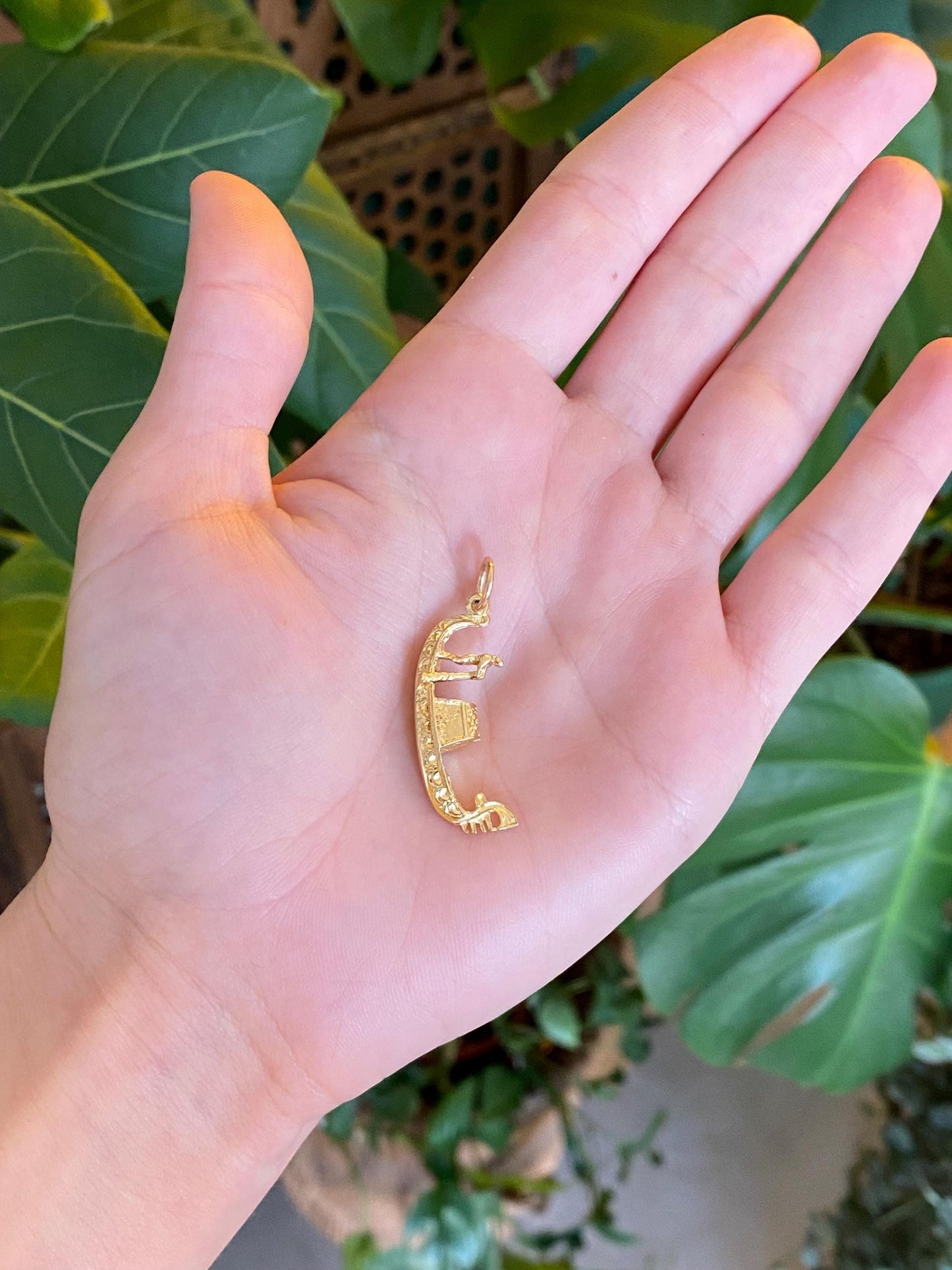Vintage Solid 18k Yellow Gold Gondola Charm