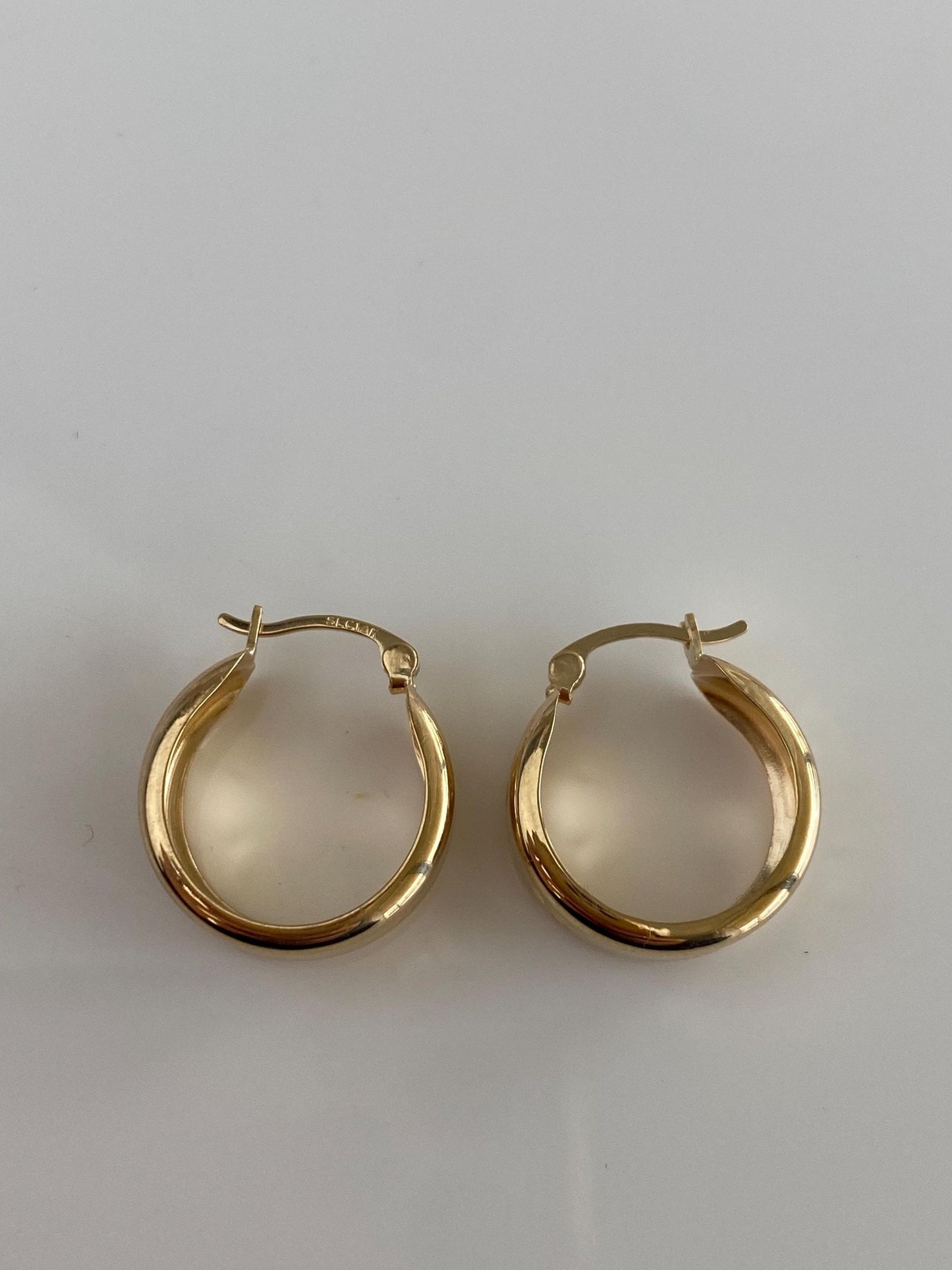 Vintage Solid 14k Yellow Gold Diamond Cut Star Design Hoop Earrings