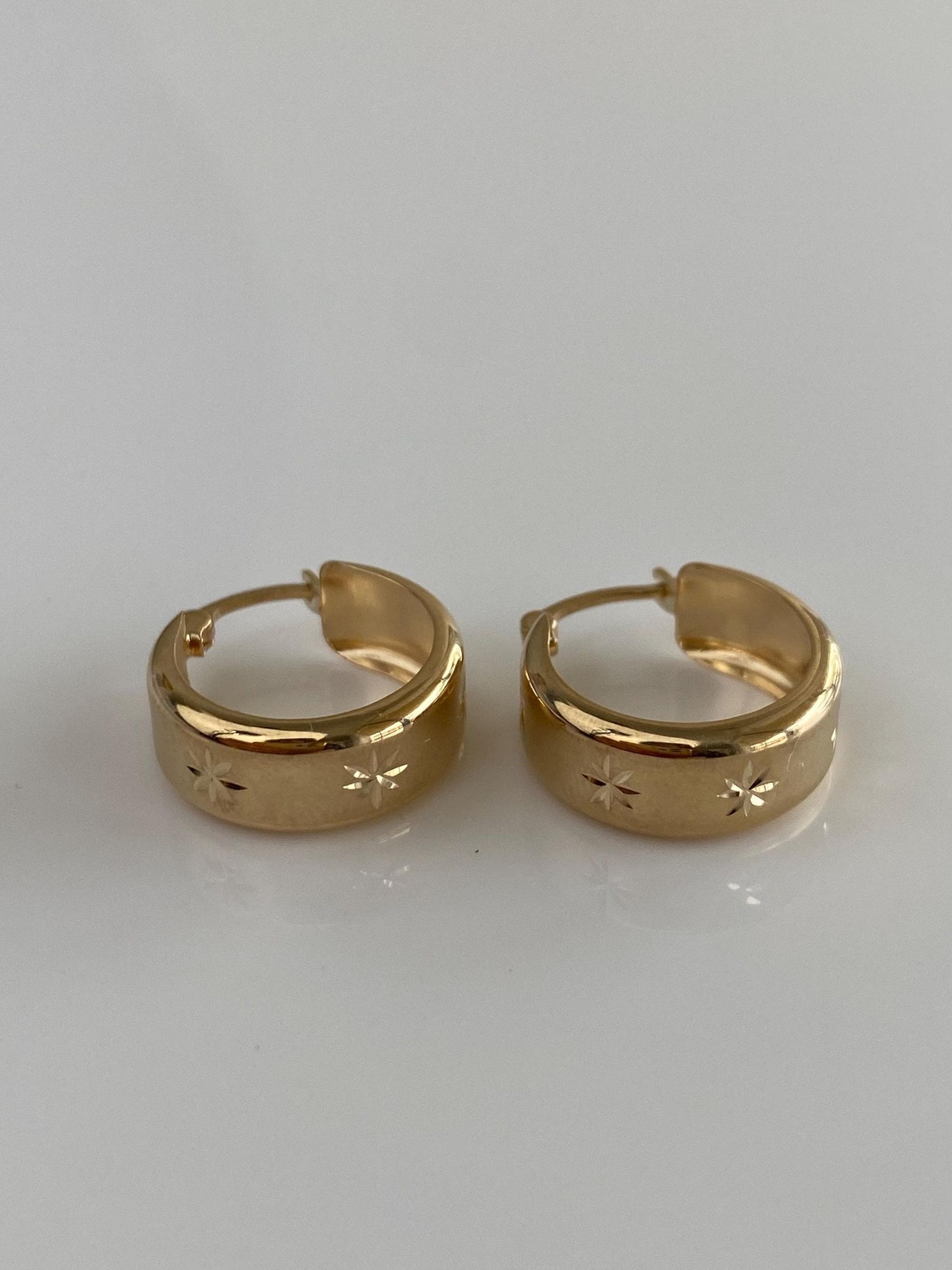 Vintage Solid 14k Yellow Gold Diamond Cut Star Design Hoop Earrings