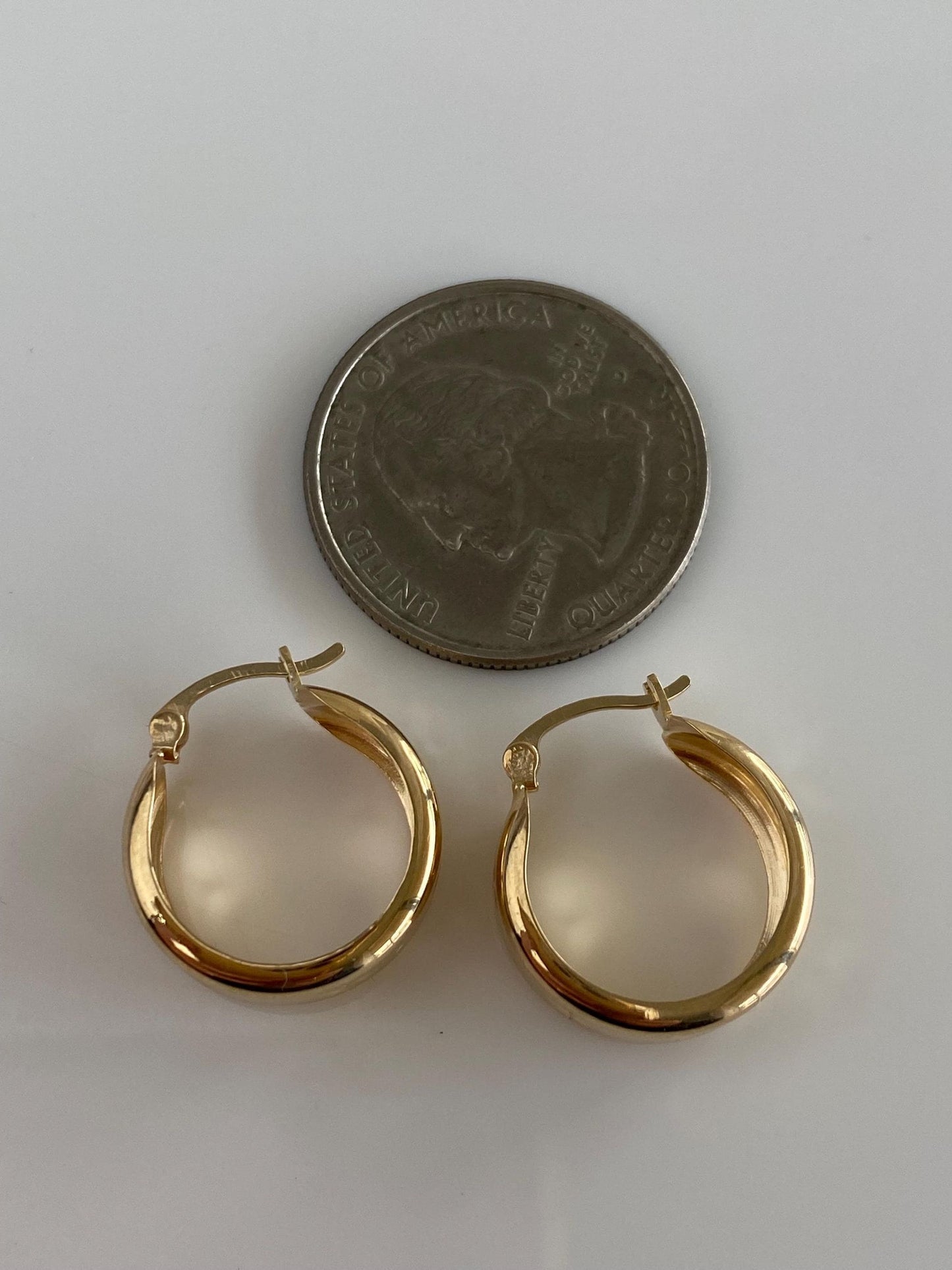 Vintage Solid 14k Yellow Gold Diamond Cut Star Design Hoop Earrings