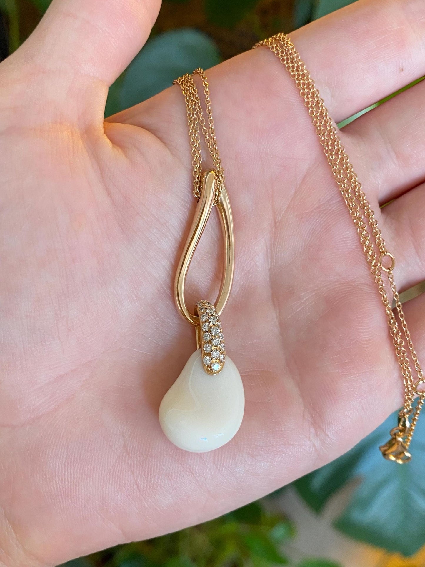 Vintage Solid 18k Yellow Gold Diamonds White Chacedony Cable Chain Necklace - 17 inches