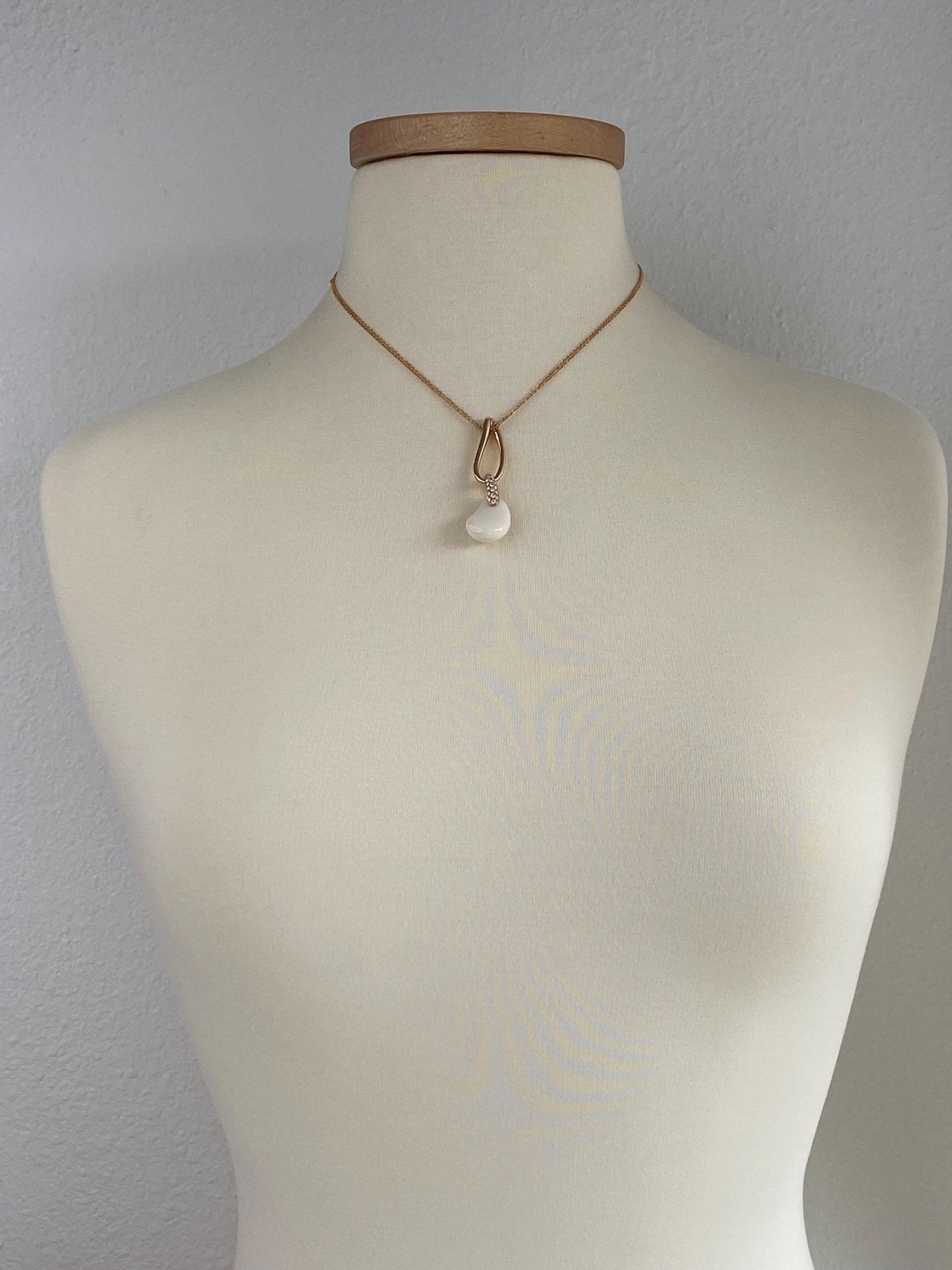 Vintage Solid 18k Yellow Gold Diamonds White Chacedony Cable Chain Necklace - 17 inches