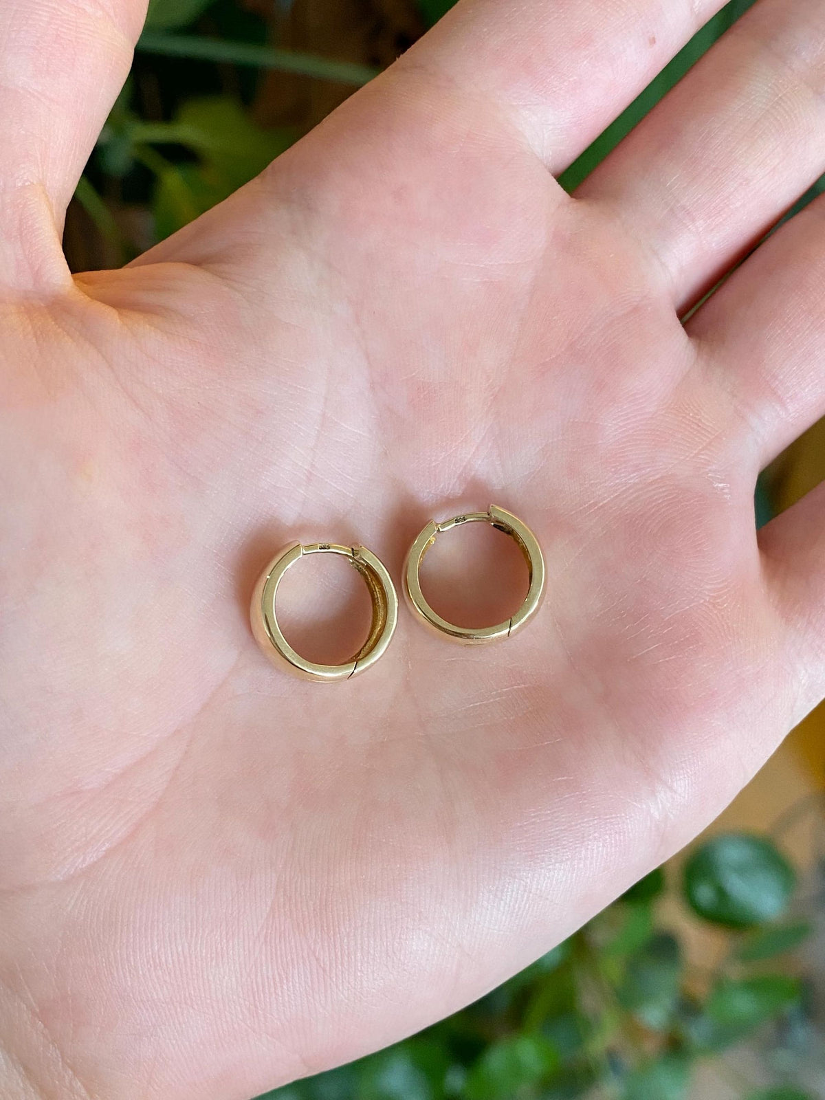 Vintage Solid 14k Yellow Gold Huggie Hoop Earrings