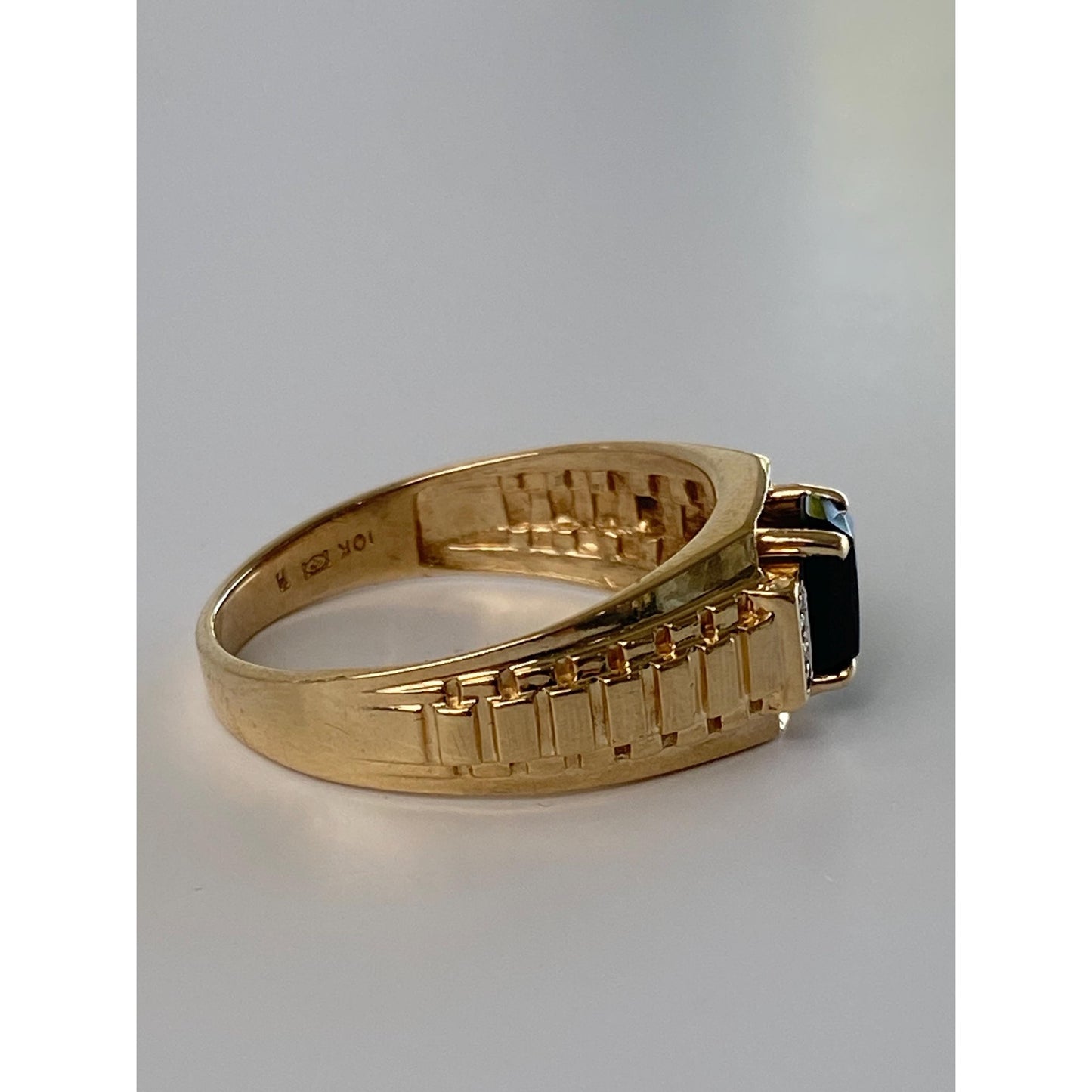 Vintage Solid 10k Yellow Gold Black Onyx Diamond Ring - Size 10.5