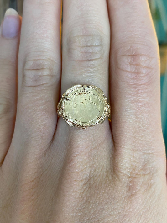 Vintage Solid 14k Yellow Gold Knoxville Tennessee Worlds Fair Coin Design Ring - Size 6.25