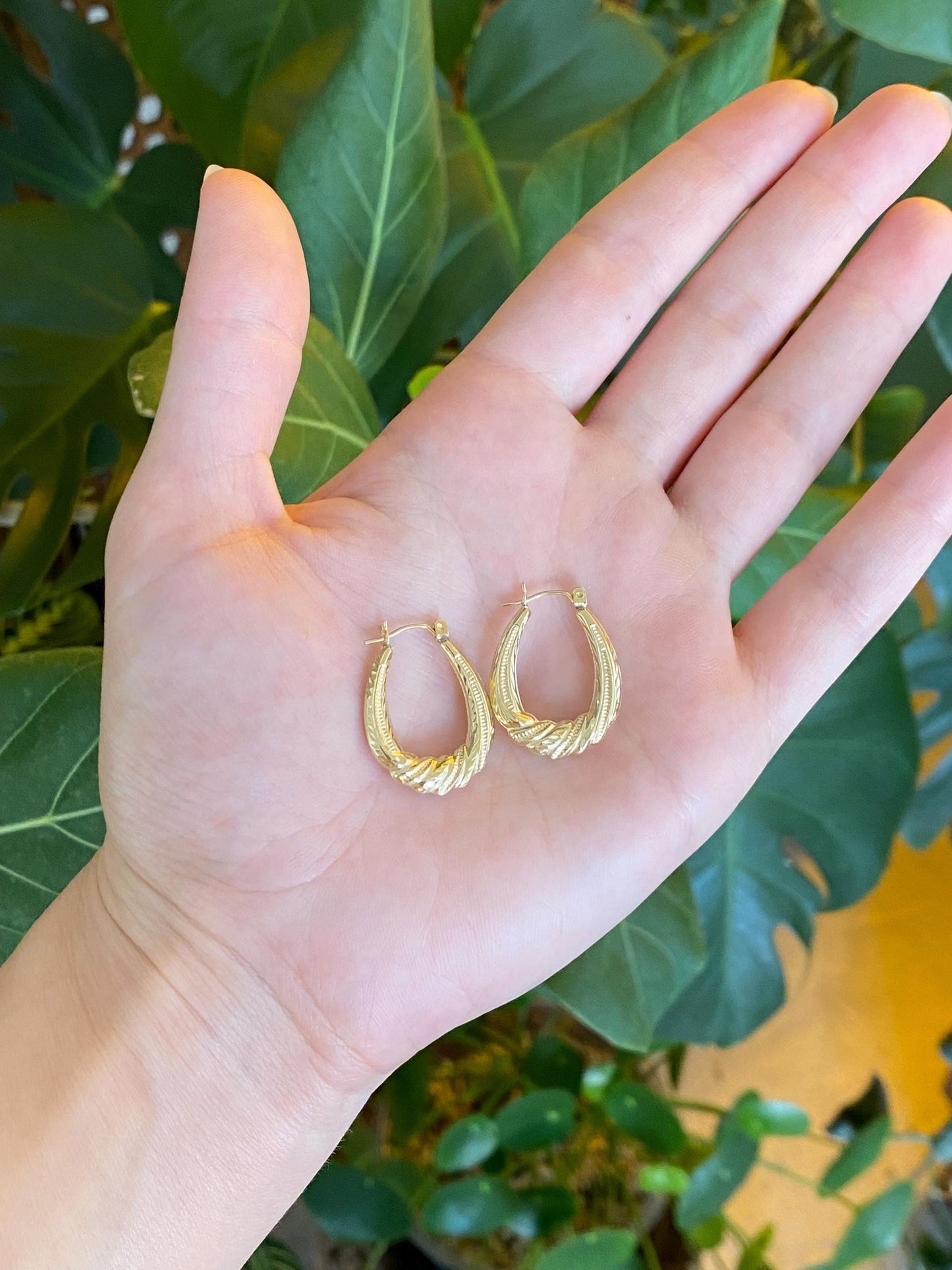 Vintage 14k Yellow Gold Milgrain Scalloped Hoop Earrings
