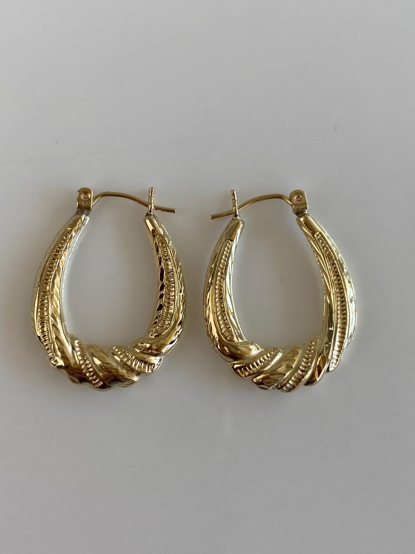 Vintage 14k Yellow Gold Milgrain Scalloped Hoop Earrings