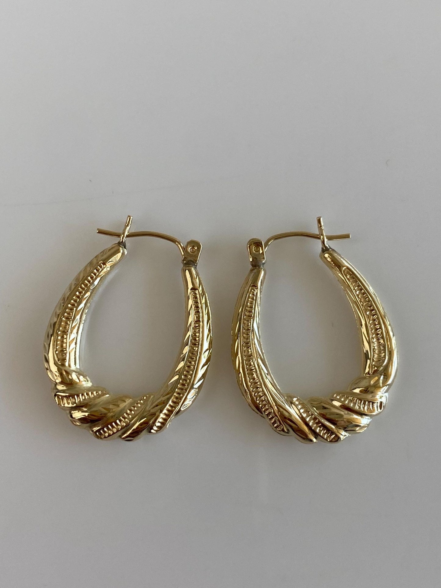 Vintage 14k Yellow Gold Milgrain Scalloped Hoop Earrings
