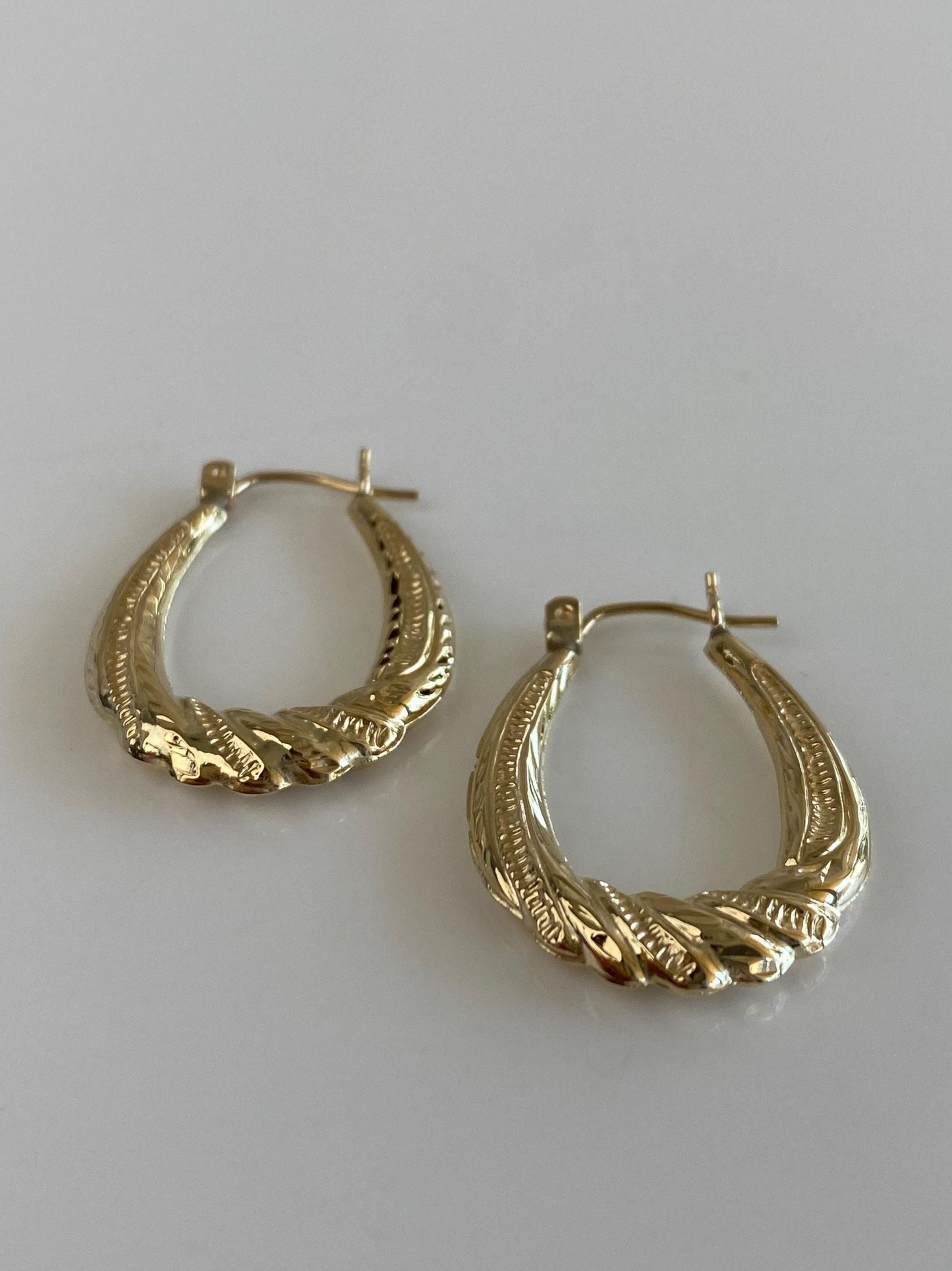 Vintage 14k Yellow Gold Milgrain Scalloped Hoop Earrings