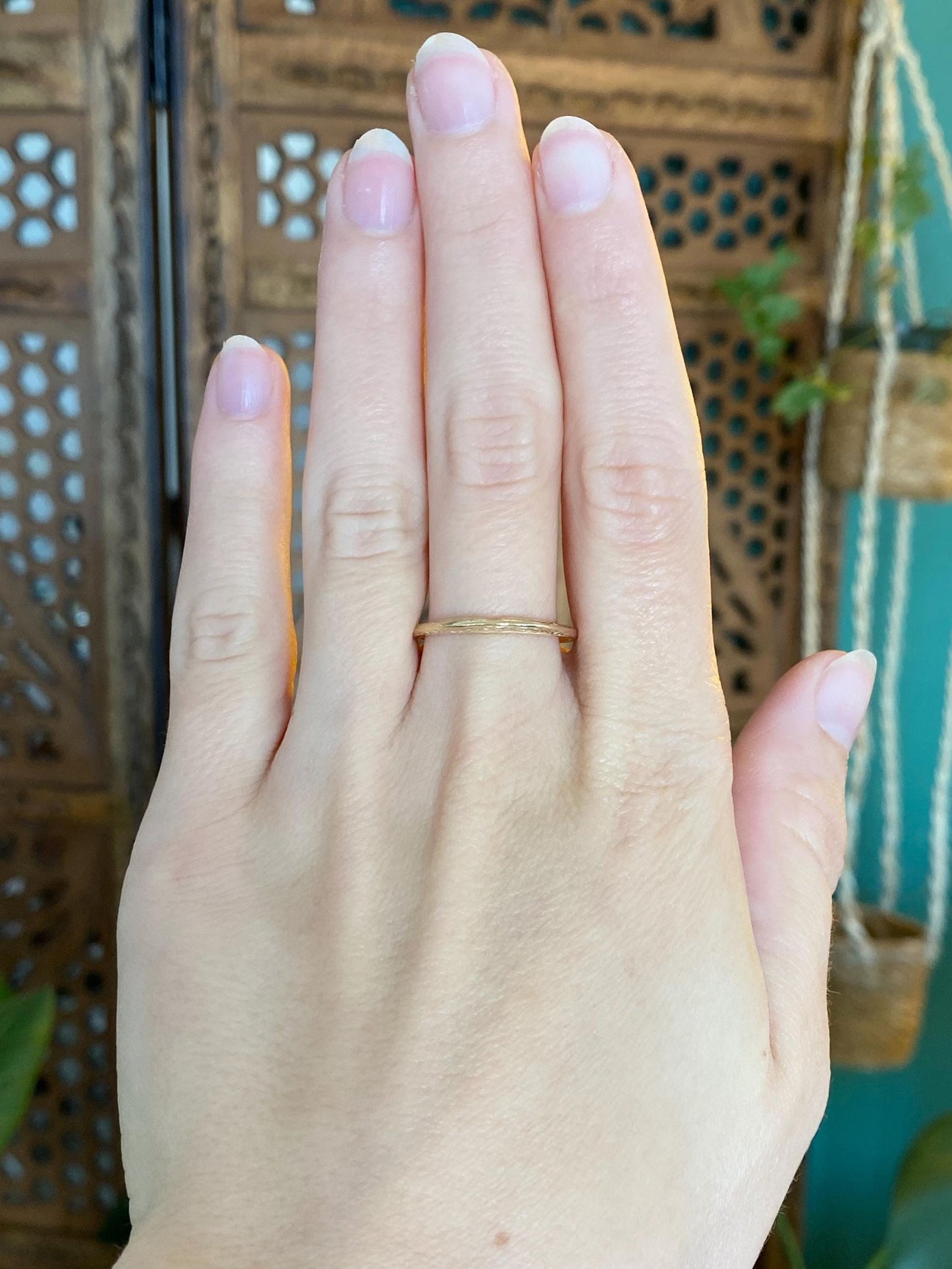 Vintage Solid 14k Yellow Gold Side Designed Ring Band - Size 8.75
