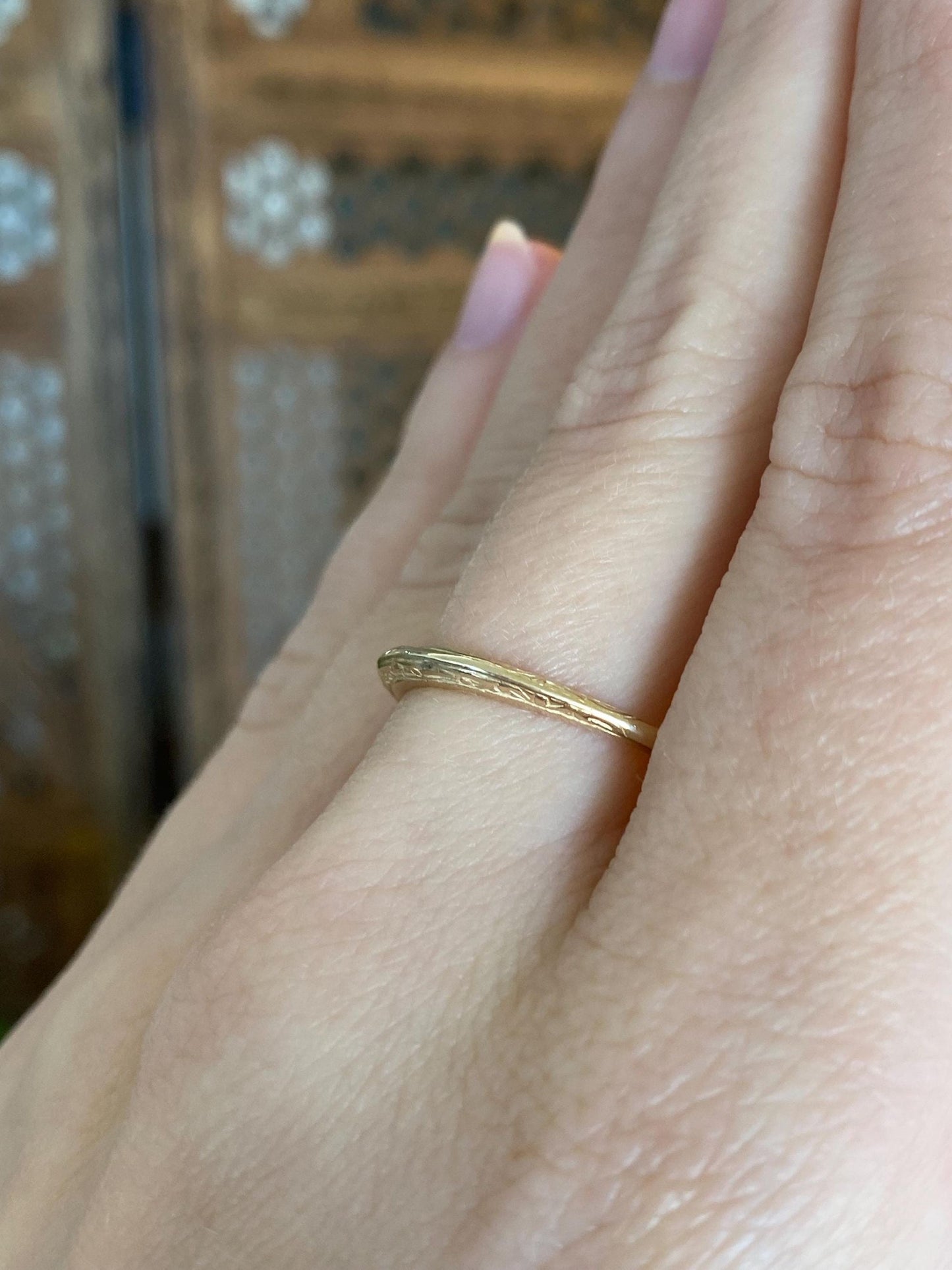 Vintage Solid 14k Yellow Gold Side Designed Ring Band - Size 8.75