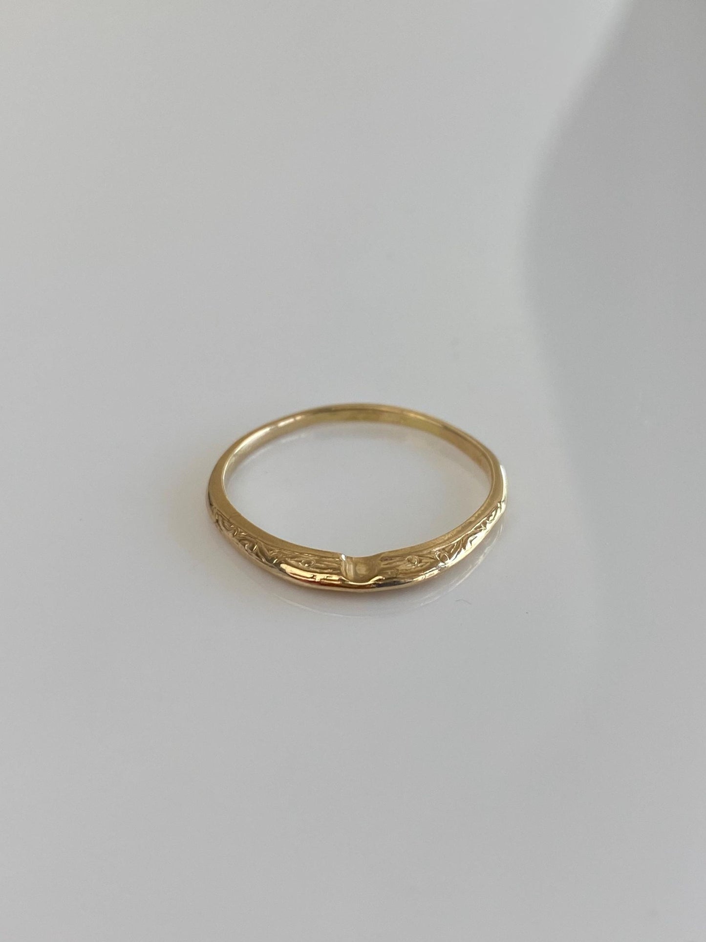 Vintage Solid 14k Yellow Gold Side Designed Ring Band - Size 8.75