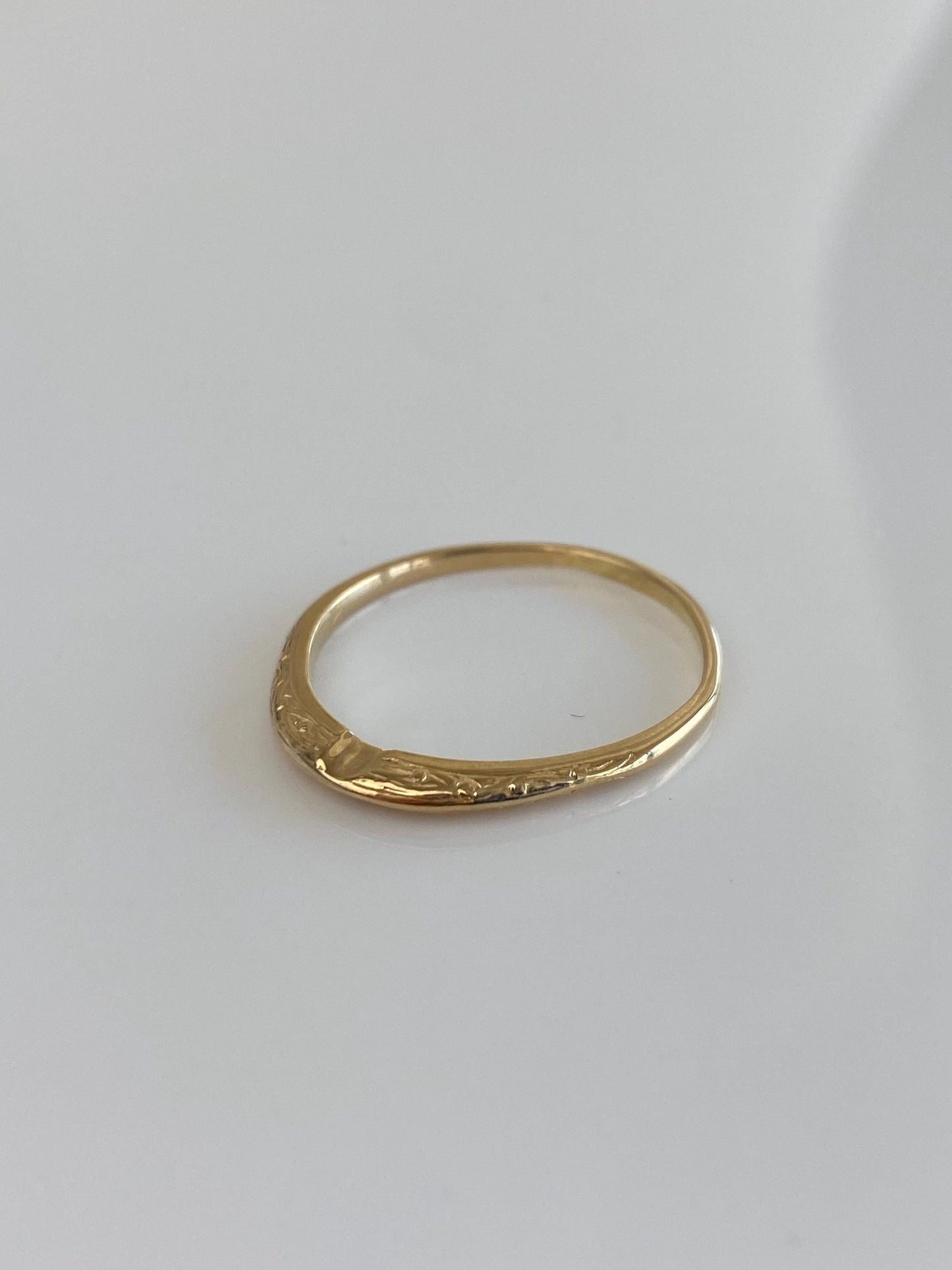 Vintage Solid 14k Yellow Gold Side Designed Ring Band - Size 8.75