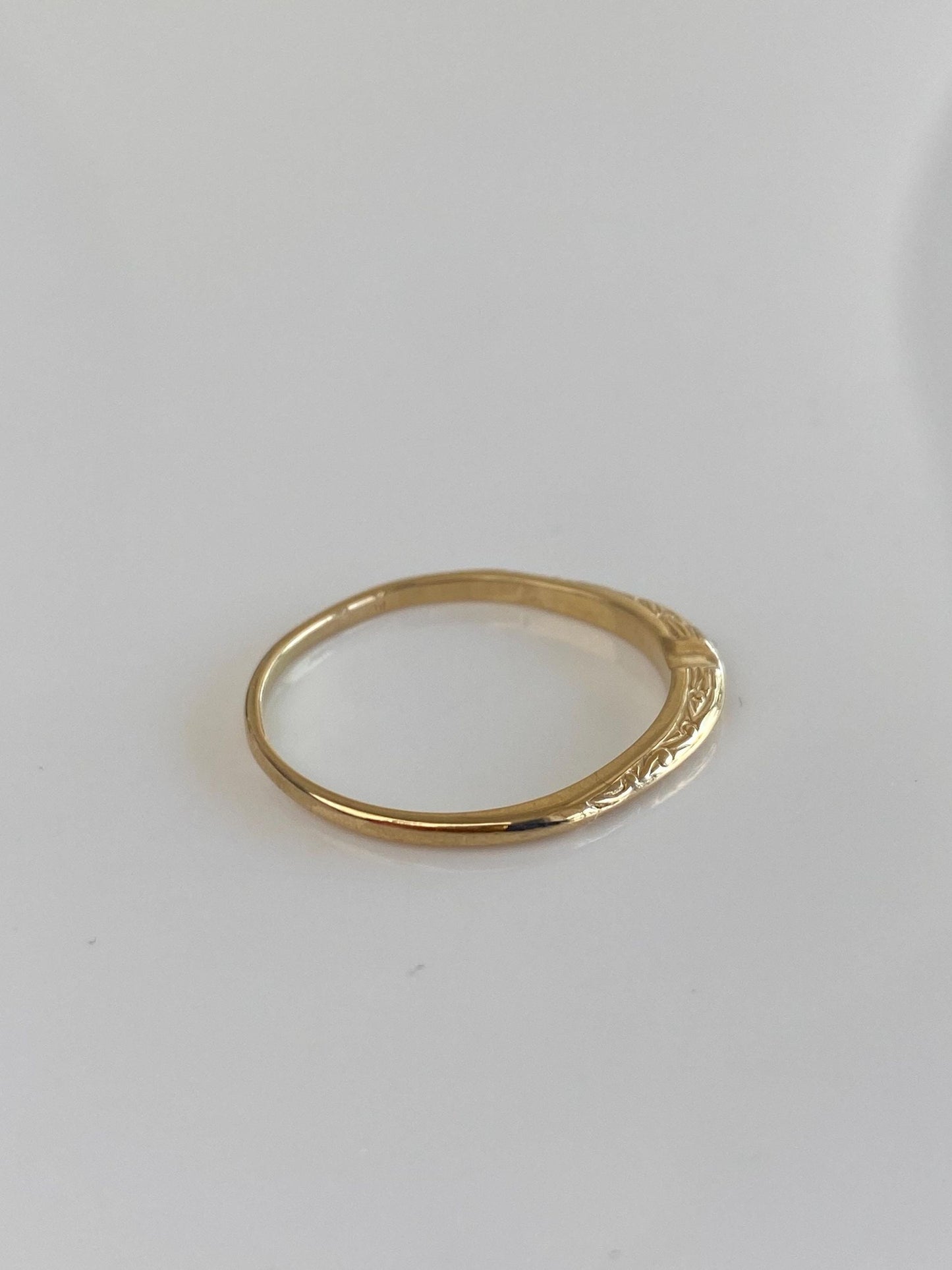 Vintage Solid 14k Yellow Gold Side Designed Ring Band - Size 8.75
