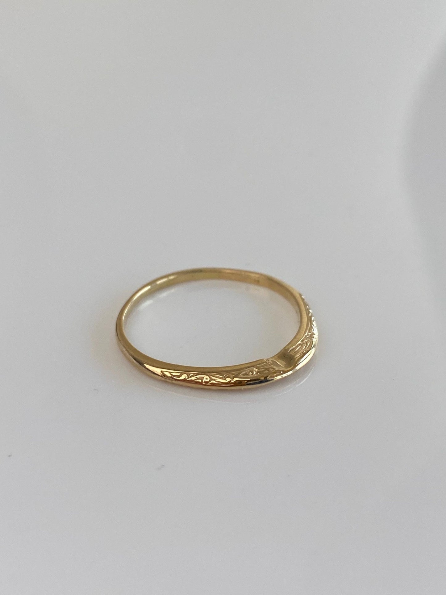 Vintage Solid 14k Yellow Gold Side Designed Ring Band - Size 8.75
