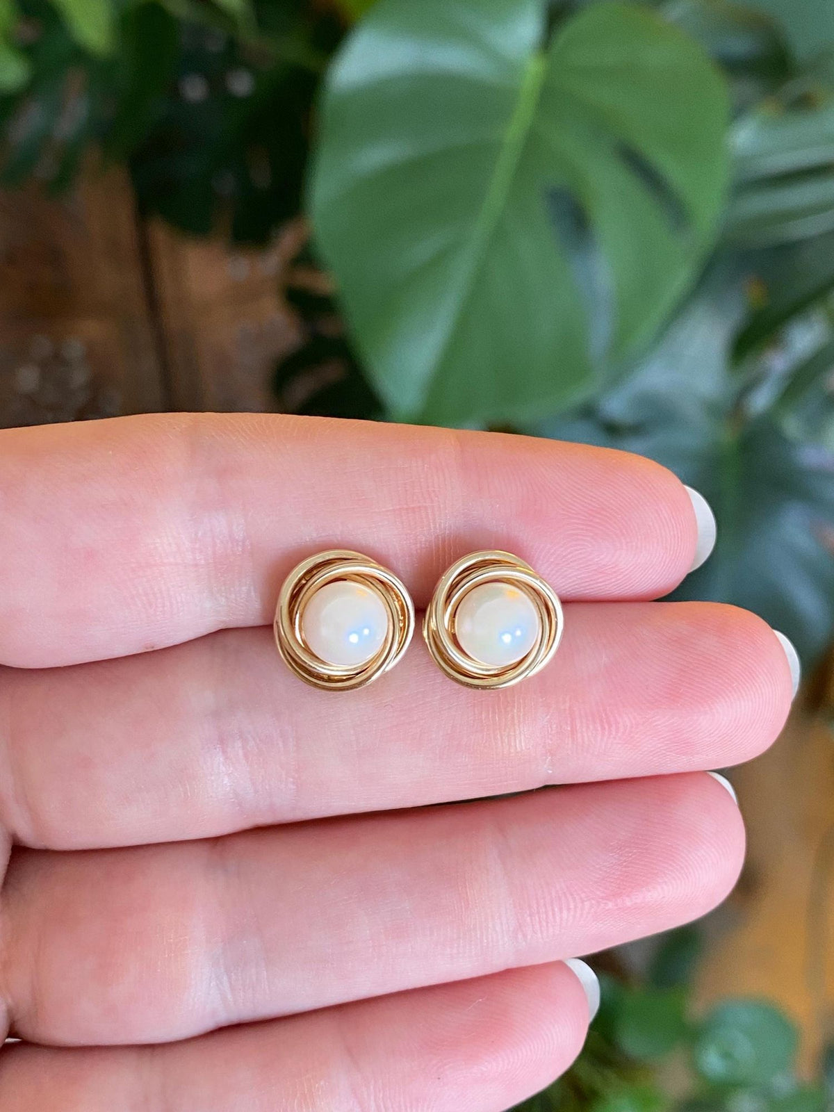 Vintage 14k Yellow Gold Pearl Knot Stud Earrings