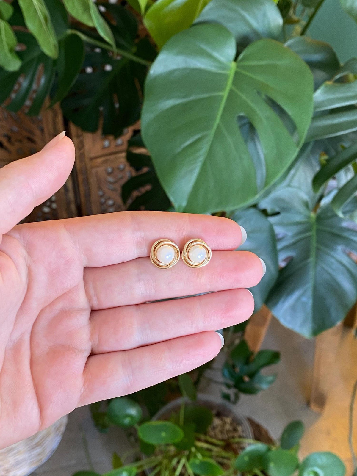 Vintage 14k Yellow Gold Pearl Knot Stud Earrings
