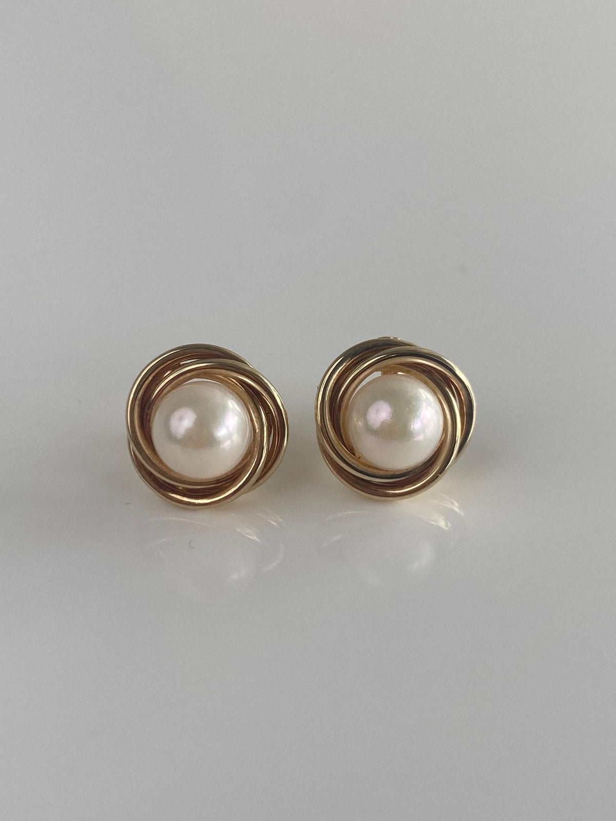 Vintage 14k Yellow Gold Pearl Knot Stud Earrings